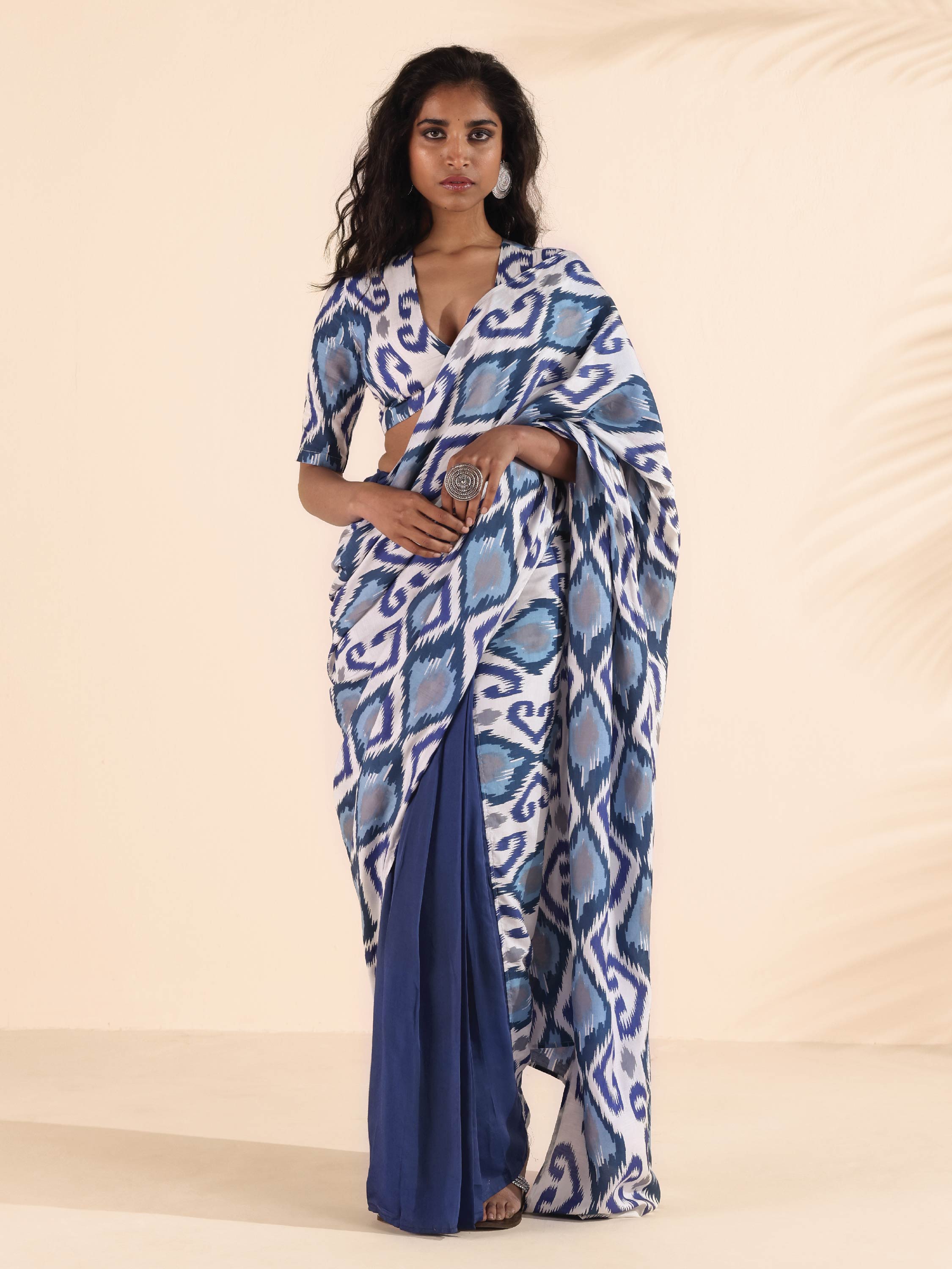 trueBrowns Blue White Muslin Ikat Ready to Wear Saree - Distacart