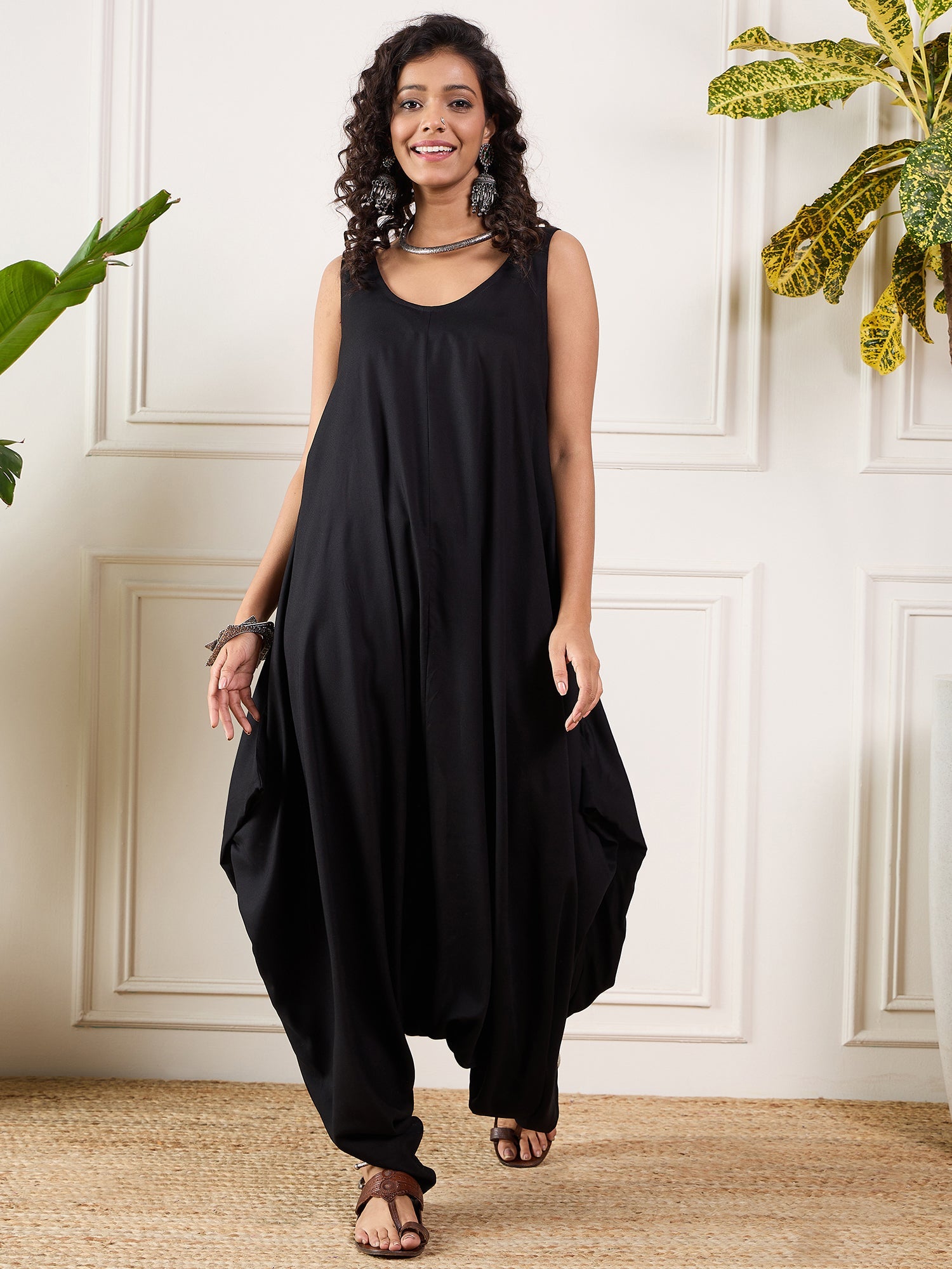 InWeave Black Round Sleeveless Jumpsuit - Distacart