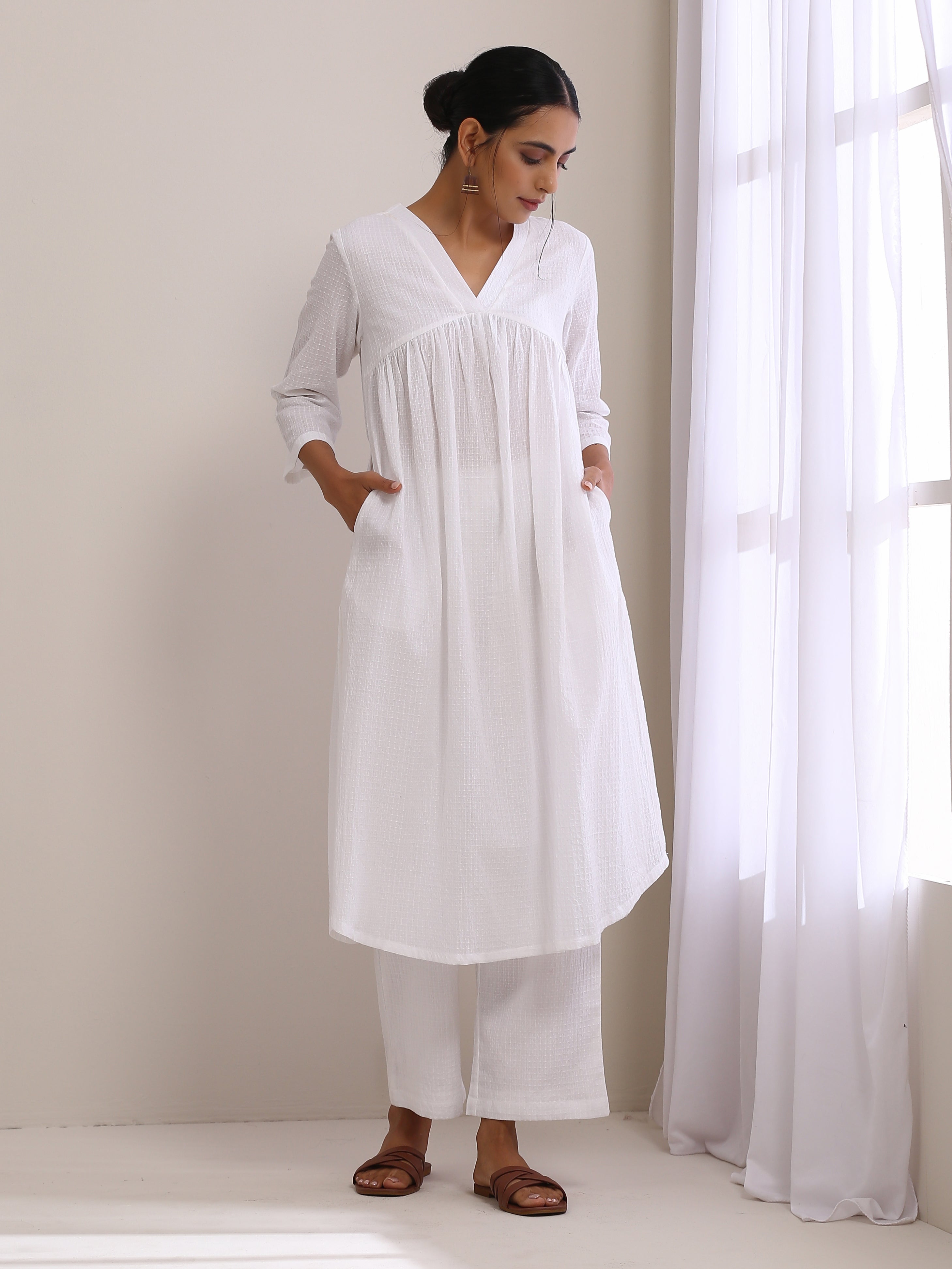 trueBrowns White Dobby Flared Slit Kurta Pant Set - Distacart