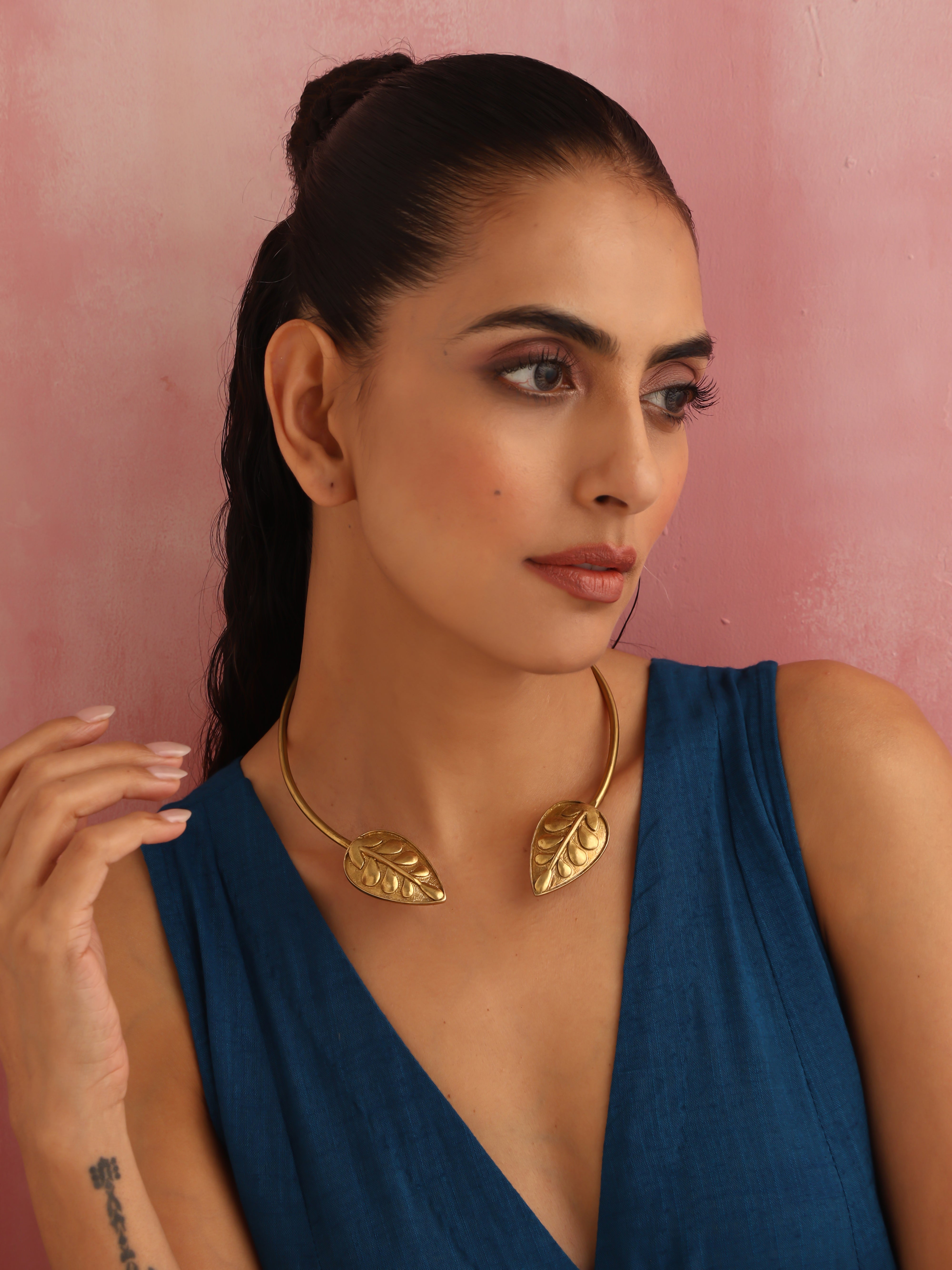 trueBrowns Brass Leaf Contemporary choker - Distacart