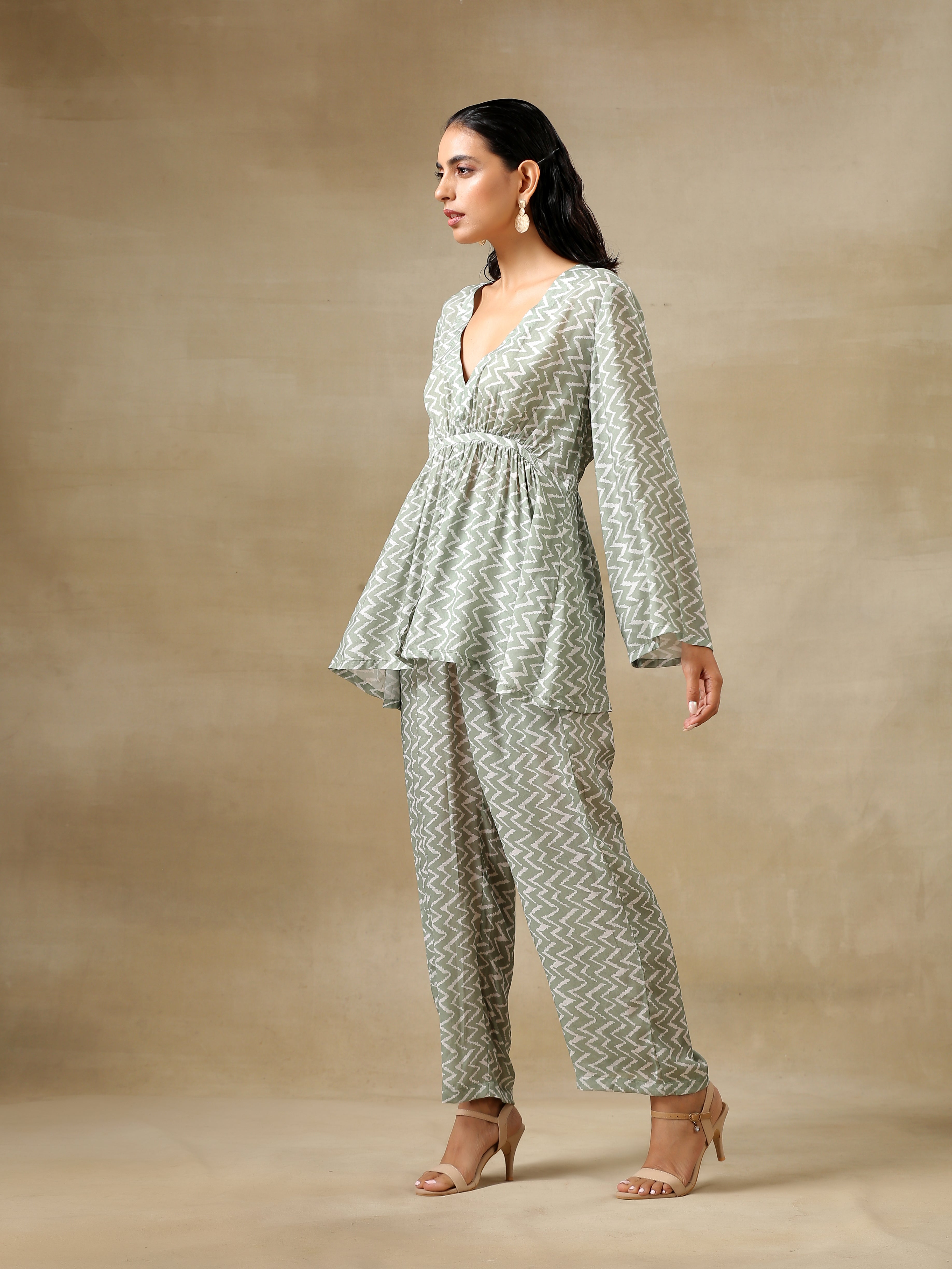 trueBrowns Light Green Bandhani Printed Silk V-Neck Co-Ord Set - Distacart