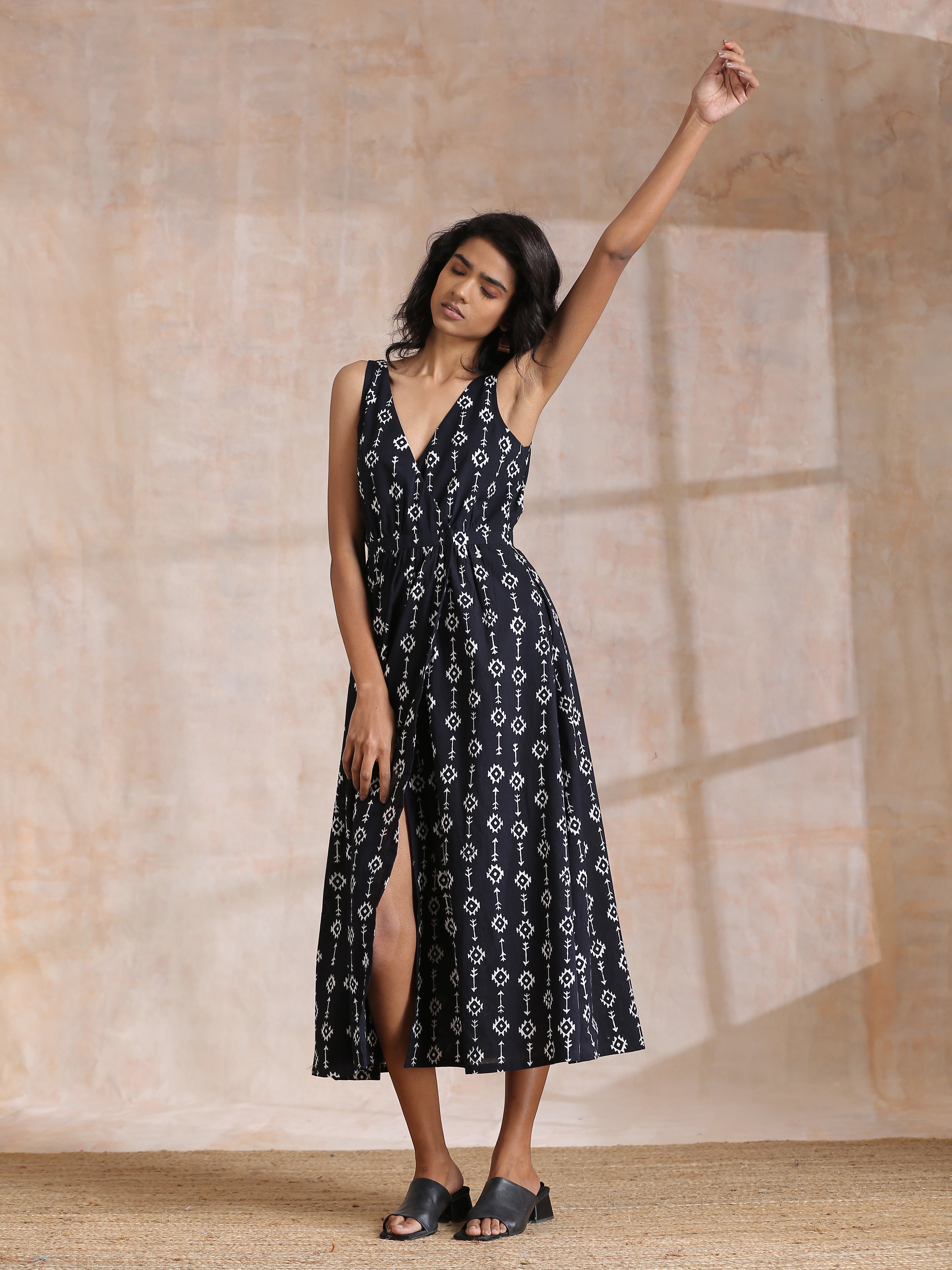 trueBrowns Black White Geometric Print Cotton Sleeveless Wrap Dress - Distacart