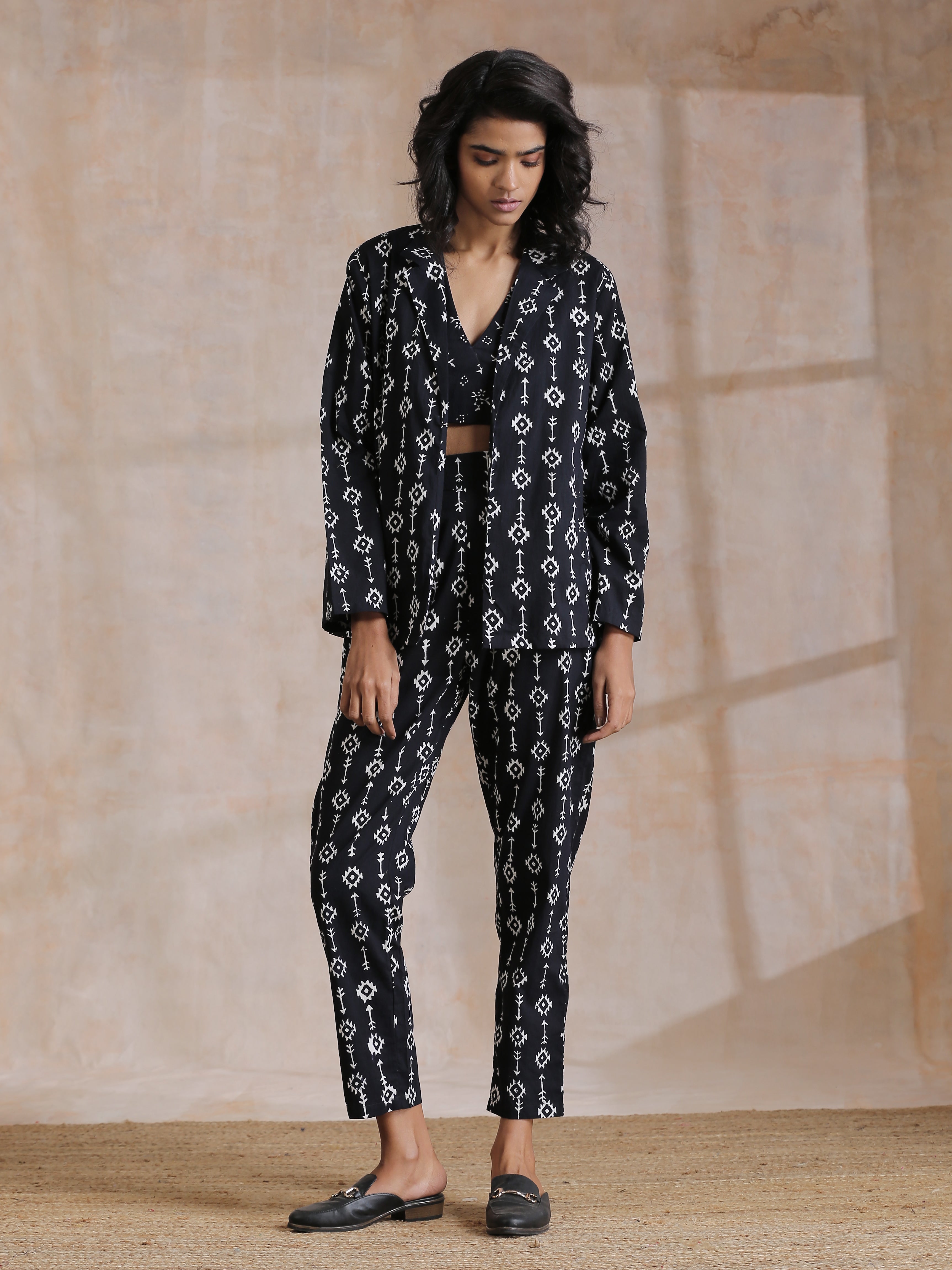 trueBrowns Black White Geometric Print Cotton Pant Suit Set - Distacart