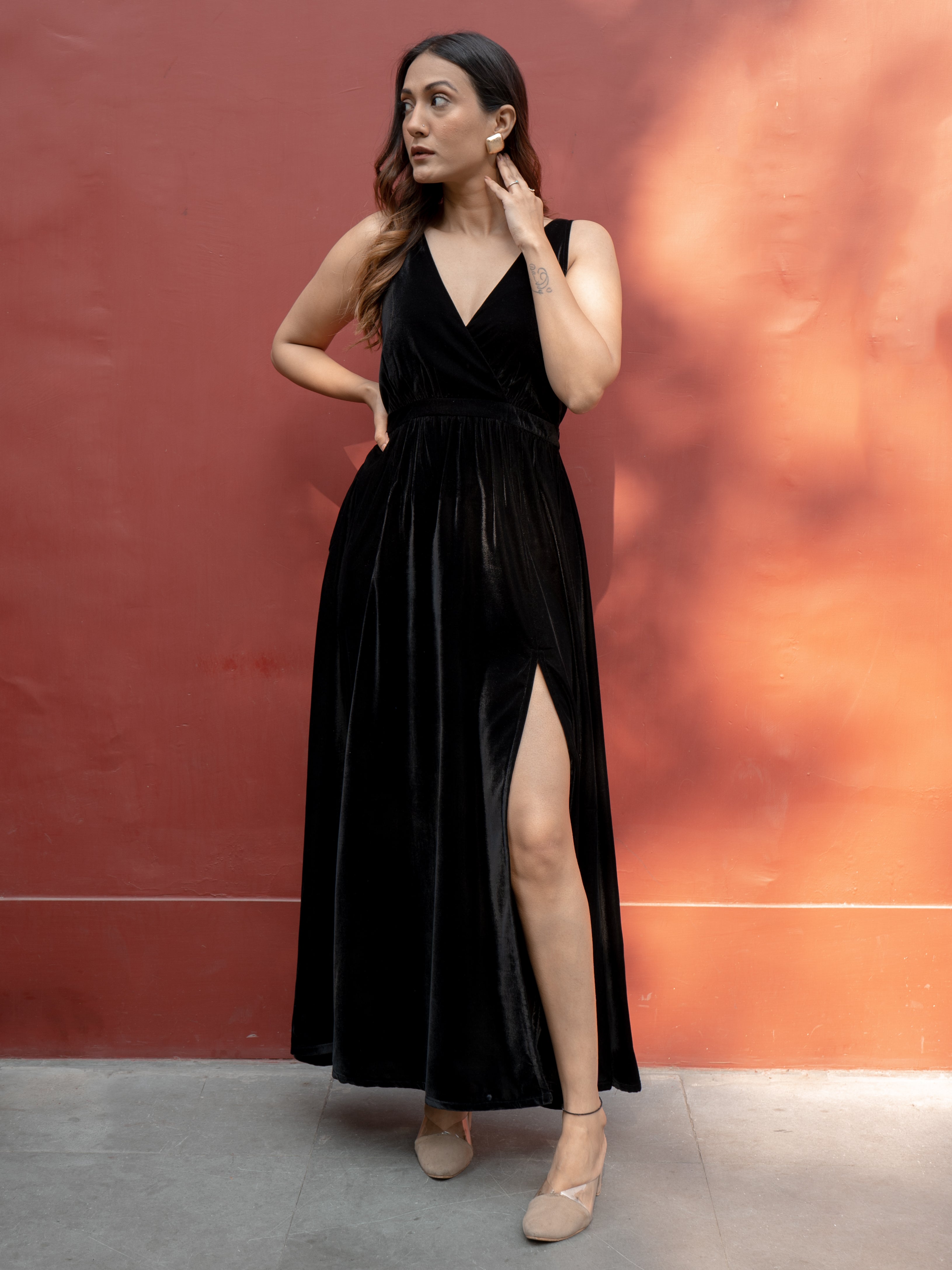 trueBrowns Black Velvet Sleeveless Dress - Distacart