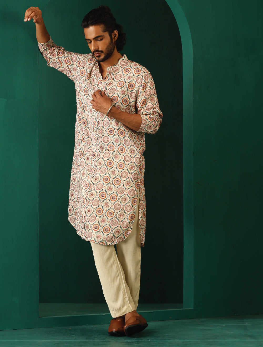 trueBrowns Men's Off White Circle Floral Muslin Silk Printed Long Kurta - Distacart