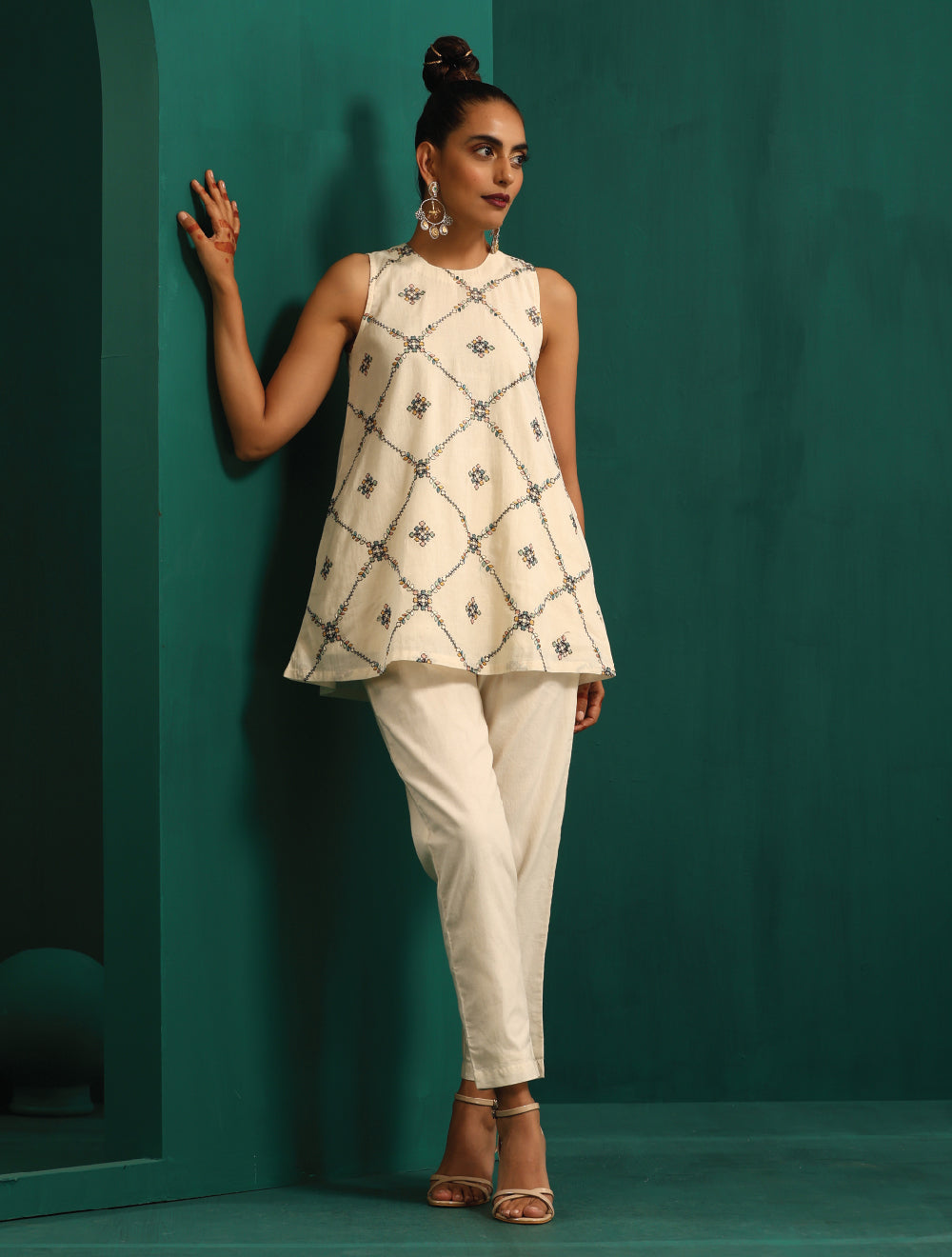 trueBrowns Ivory Rhombus Cotton Sleeveless Co-Ord Set - Distacart