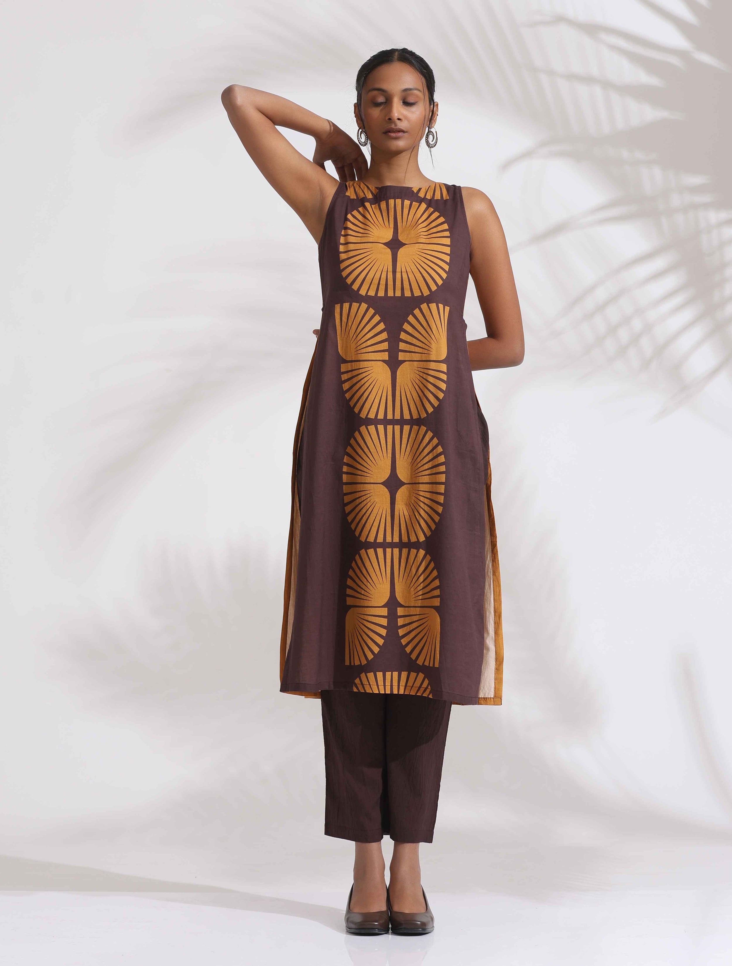 trueBrowns Brown Cotton Print Sleeveless Kurta Set - Distacart