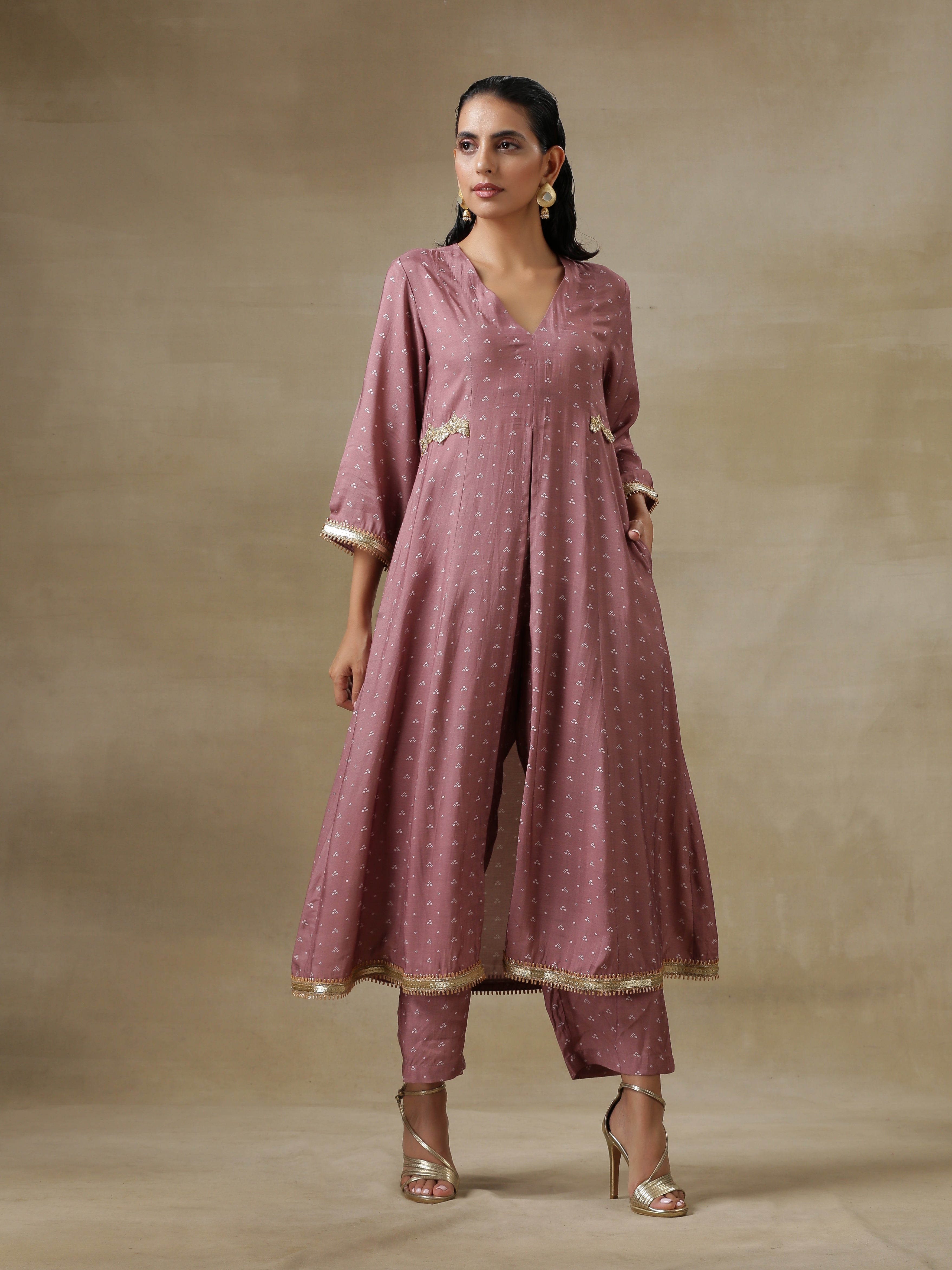 trueBrowns Dark Mauve Bandhani Printed Silk Front Slit Kurta Pant Set | Relove - Distacart