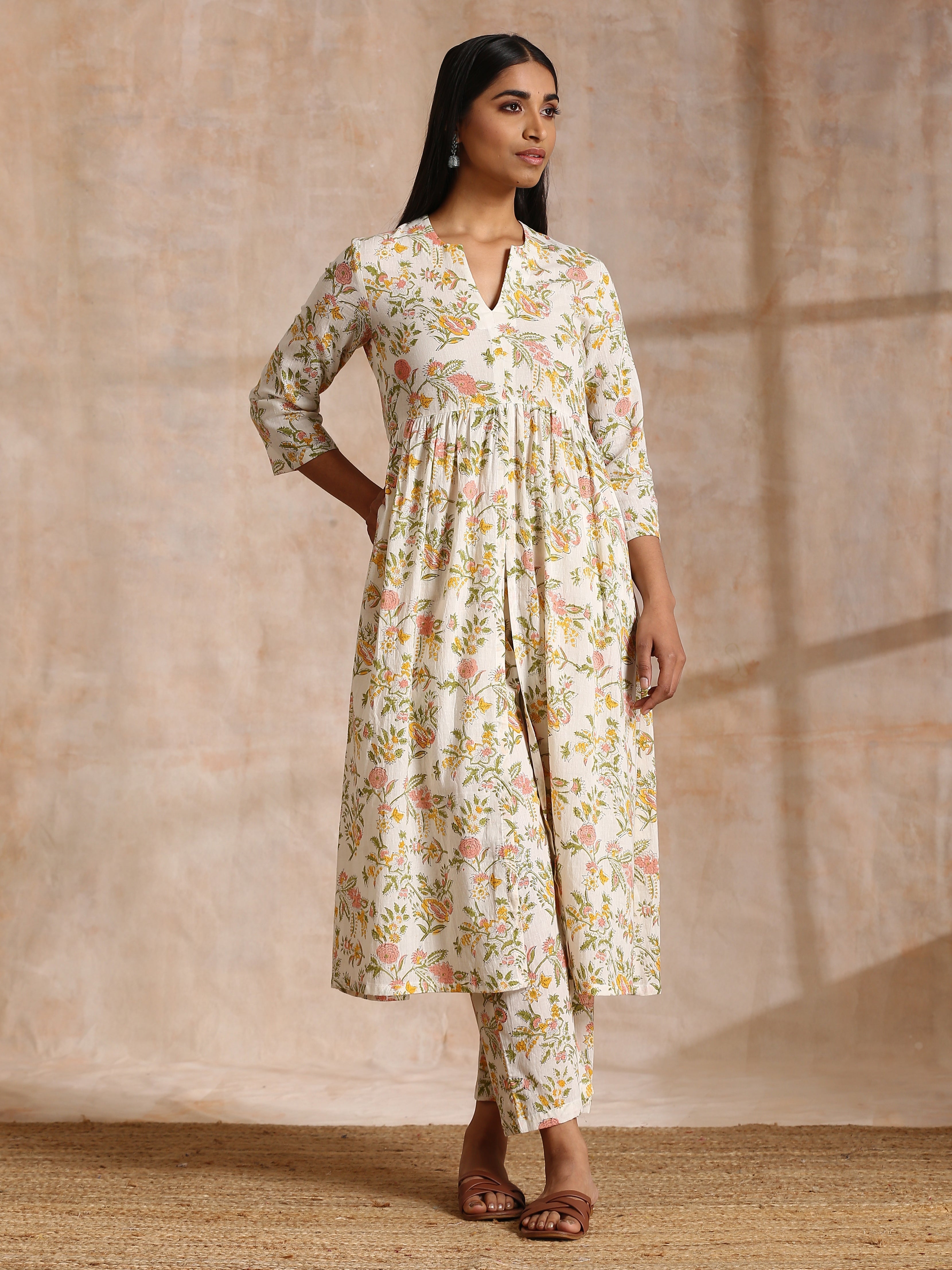 trueBrowns White Multi Color Overall Block Print Cotton Kurta Pant Set - Distacart