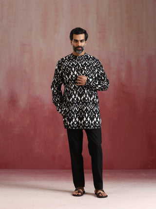 trueBrowns Men's Black Ikat Print Mandarin Collar Kurta Co-ord set