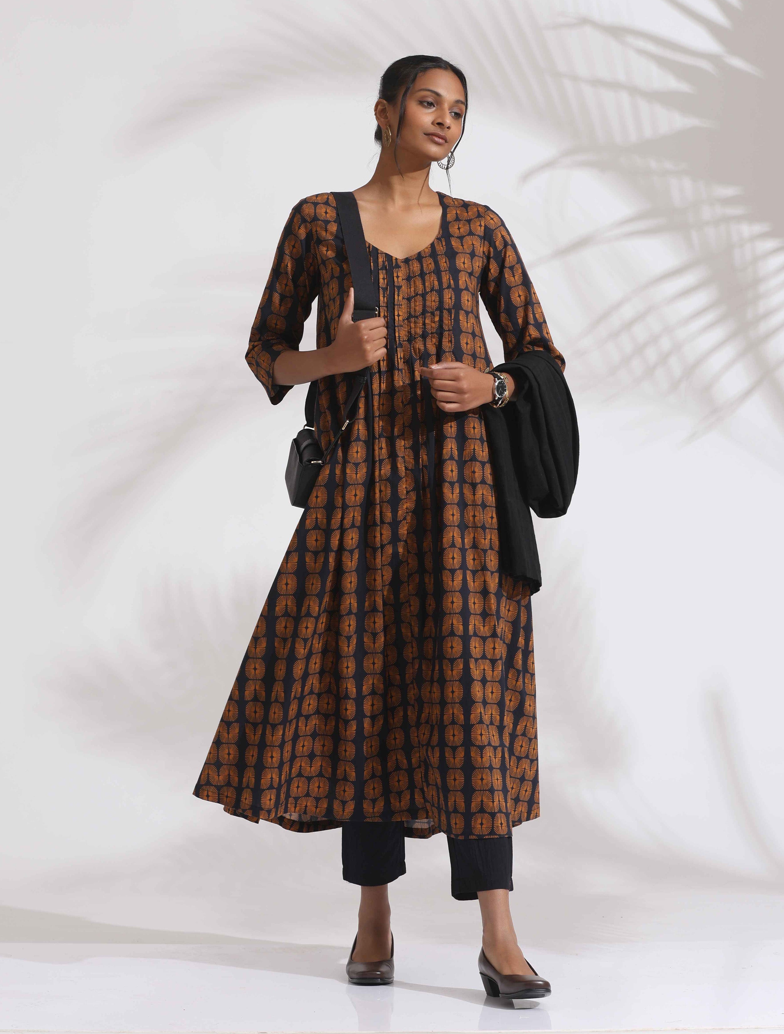 trueBrowns Black Cotton Print Pleated Flared Kurta Set - Distacart