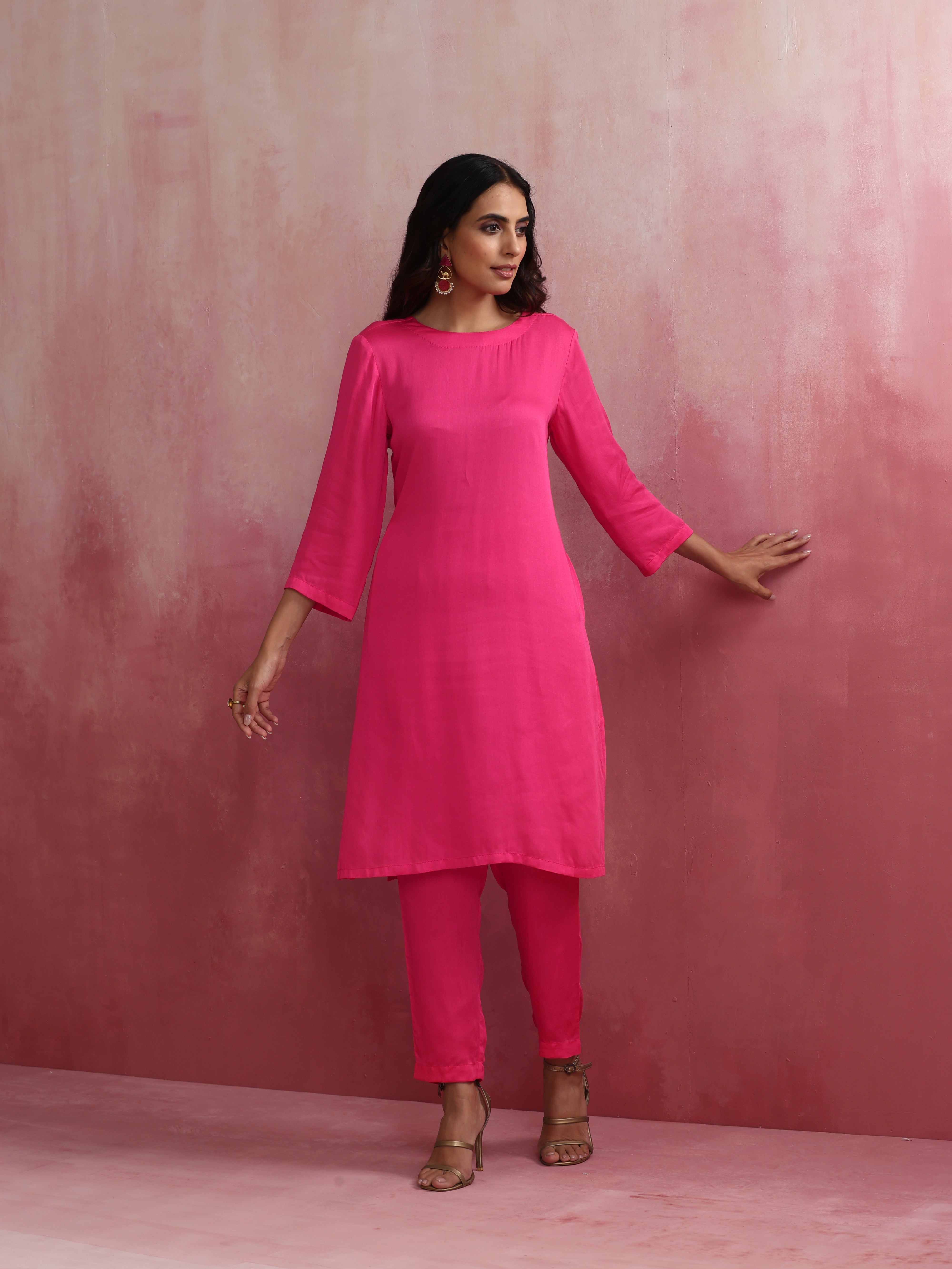 trueBrowns Pink Modal Round Neck Kurta Co-ord Set - Distacart