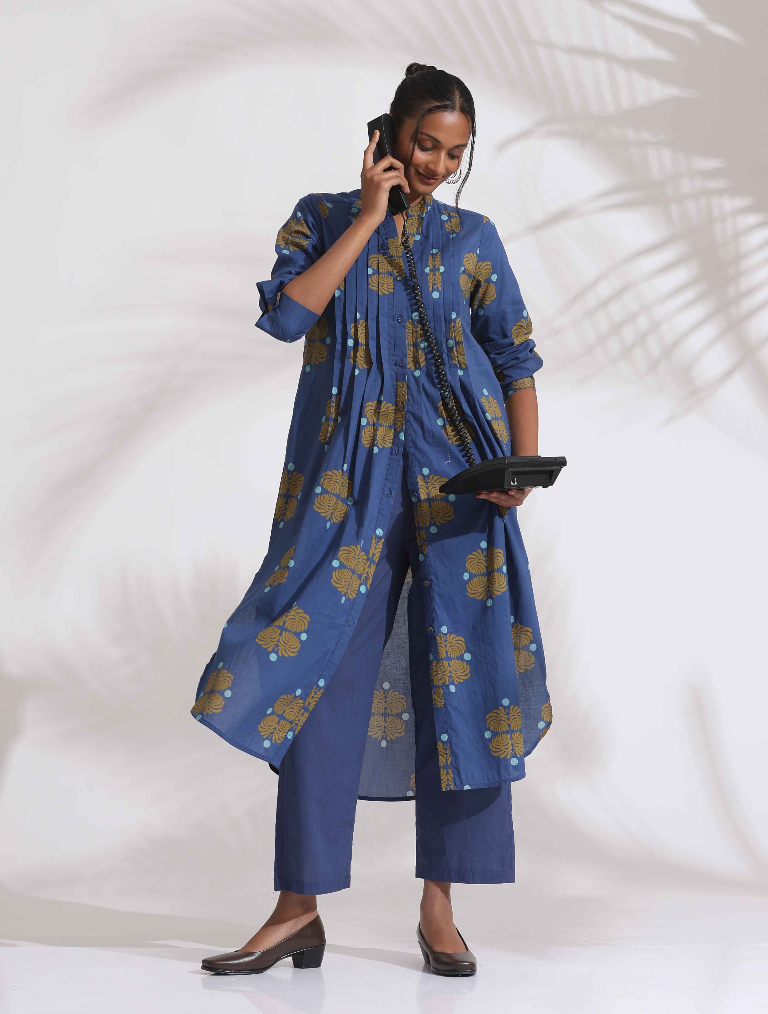 trueBrowns Blue Cotton Print Pleated Kurta Set - Distacart