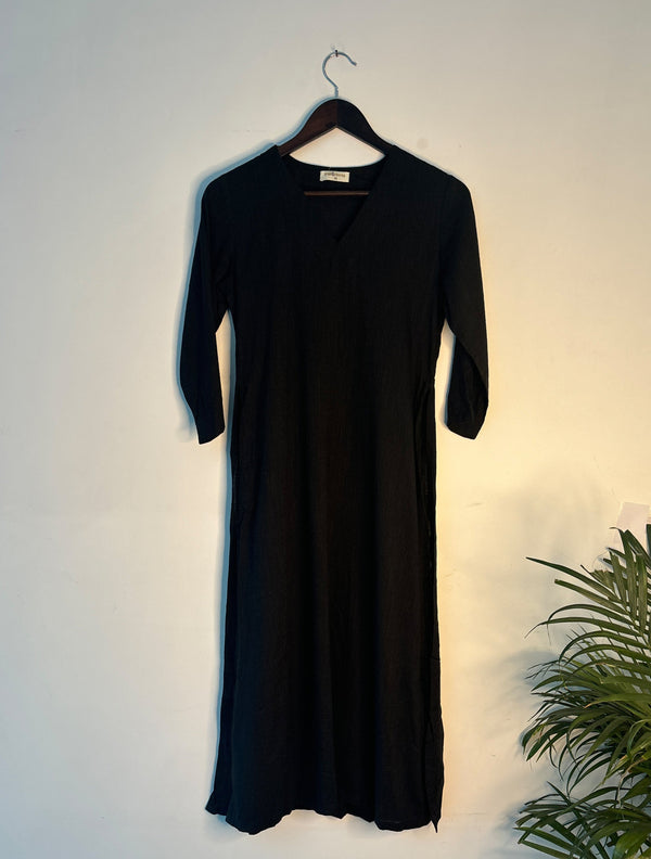 trueBrowns Black Slub V neck Kurta