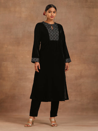 trueBrowns Black Velvet Embroidered Kurta - Distacart