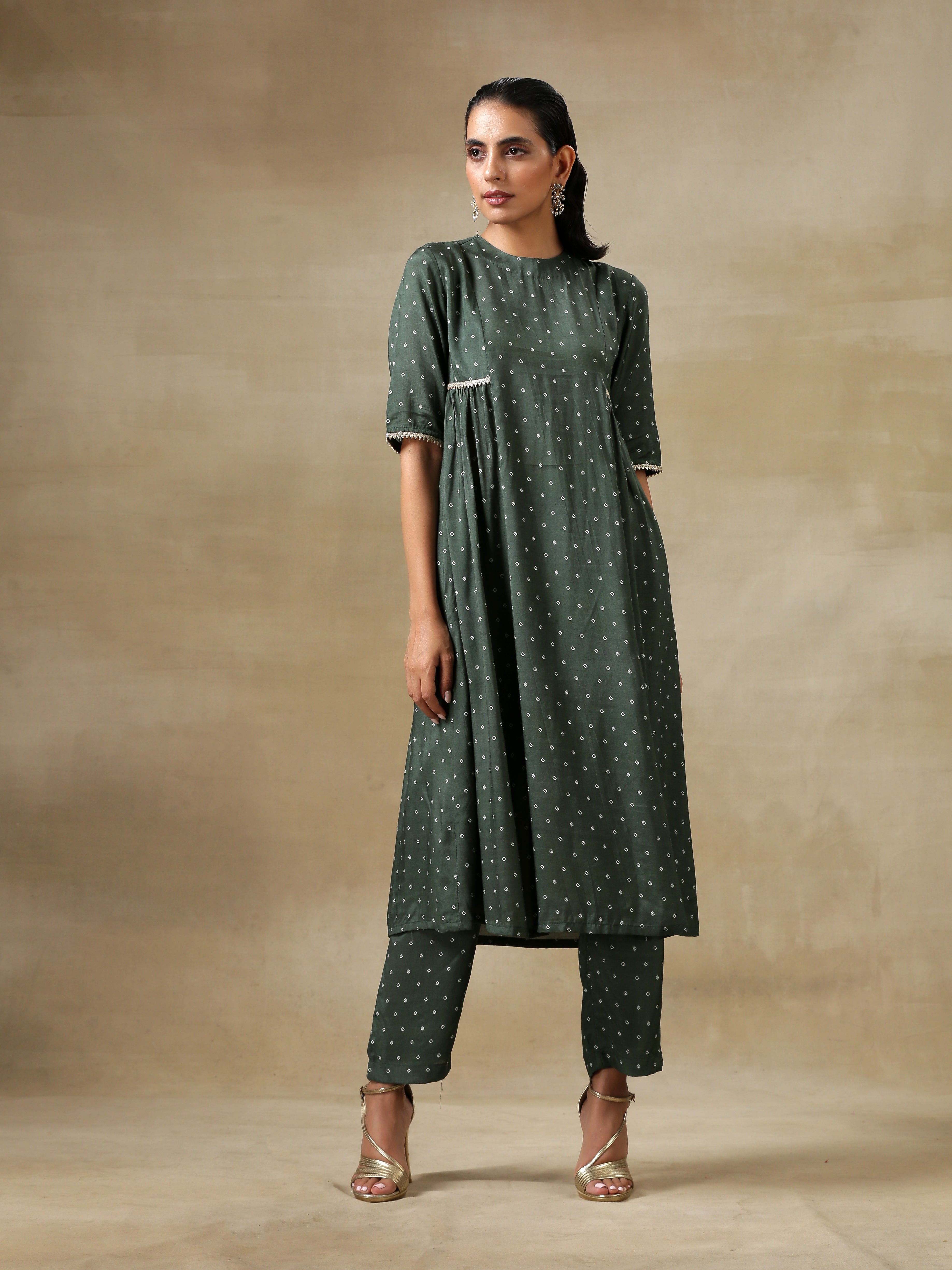 trueBrowns Dark Green Bandhani Printed Silk Side Gathered Kurta Pant Set - Distacart