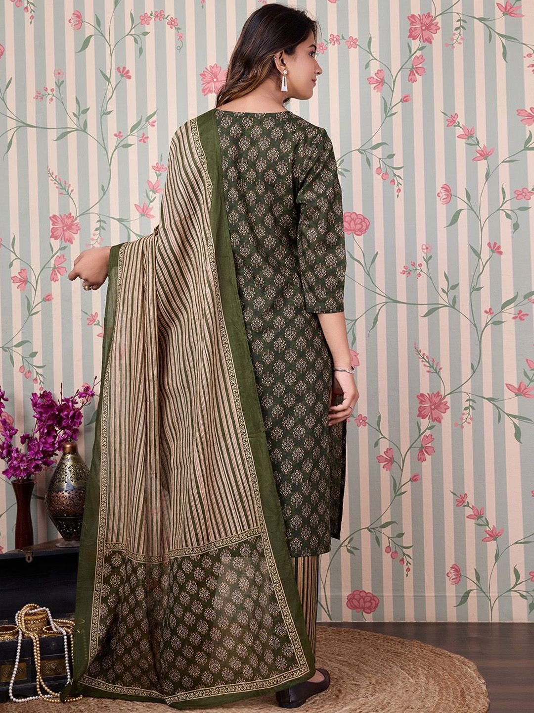 Ode by House of Pataudi Floral Printed Regular Pure Cotton Kurta with Trousers & Dupatta - Distacart