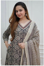 Thumbnail for Alvano Anarkali Printed Kurti with Pant and Dupatta set for Women and Girls Rayon - Distacart