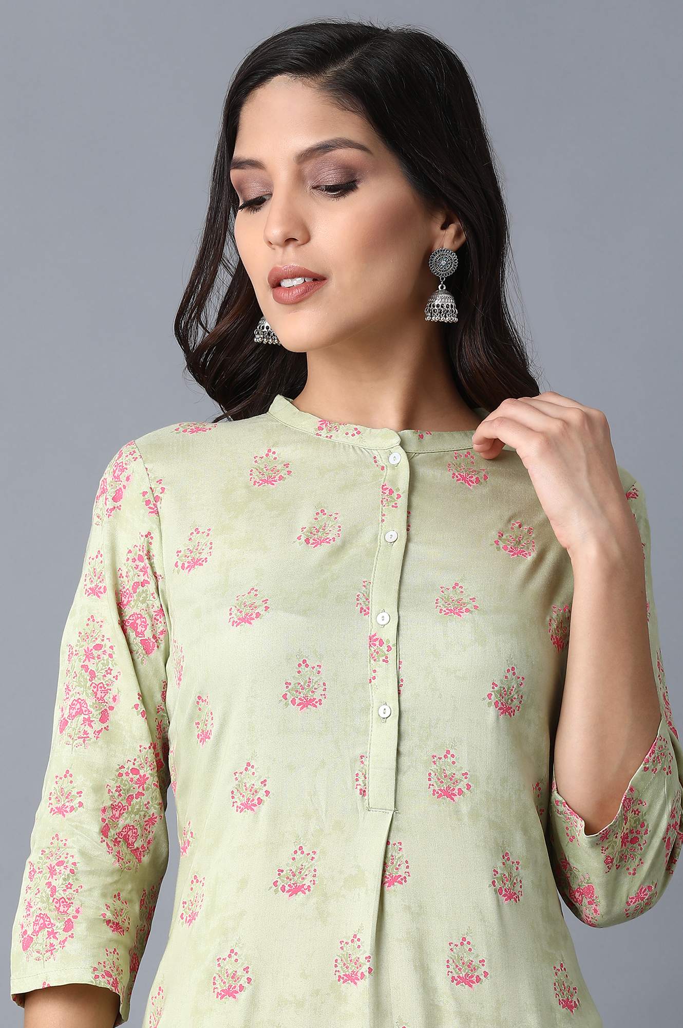 https://cdn.shopify.com/s/files/1/0722/3148/5636/files/20AUW14645-116402_6_1fa1ef4e-2230-4a66-8d84-d59a1c08dca3.jpg?v=1760477688