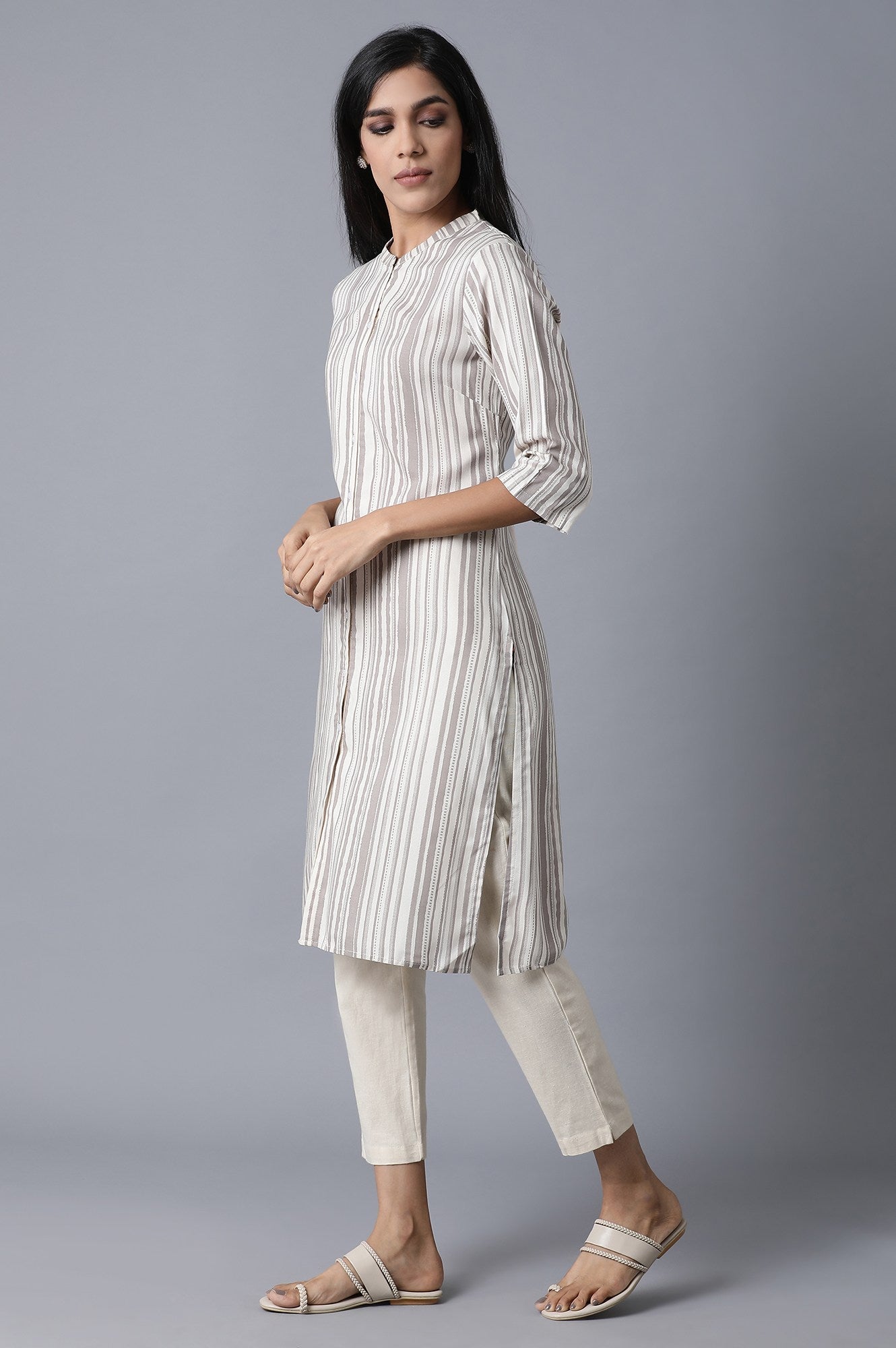 https://cdn.shopify.com/s/files/1/0722/3148/5636/files/20AUW14647-116399_3_2ac87fb1-63e2-4fc9-b1fc-cf5a06a954d8.jpg?v=1760478370