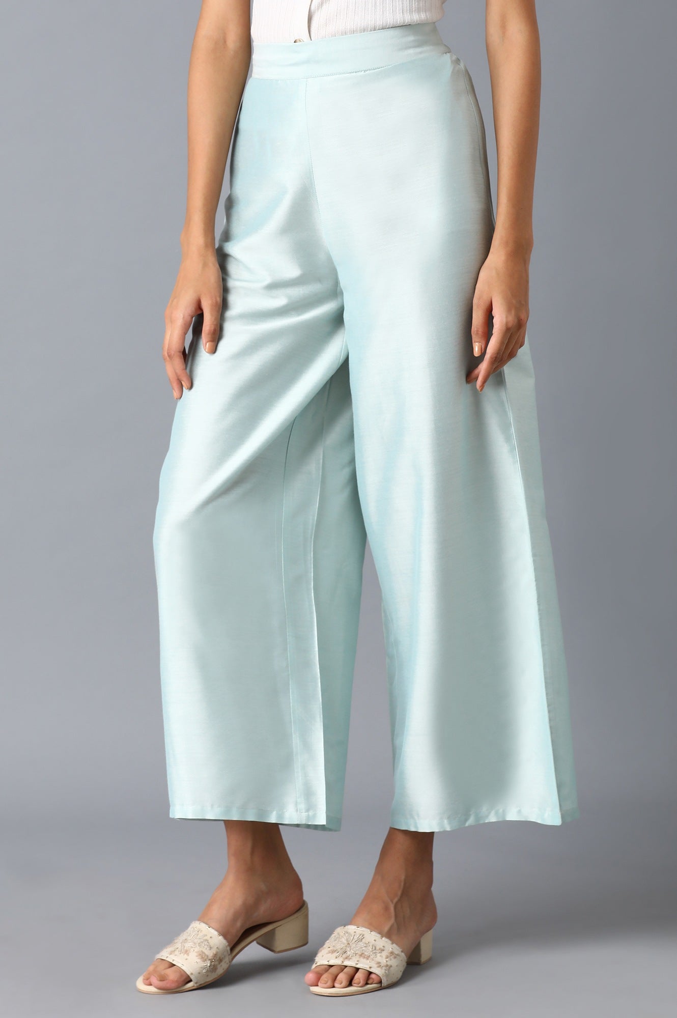 https://cdn.shopify.com/s/files/1/0722/3148/5636/files/20AUW60234-214889_3_36a9da4d-b717-41ec-acfc-e93ac96bf2cf.jpg?v=1760495441