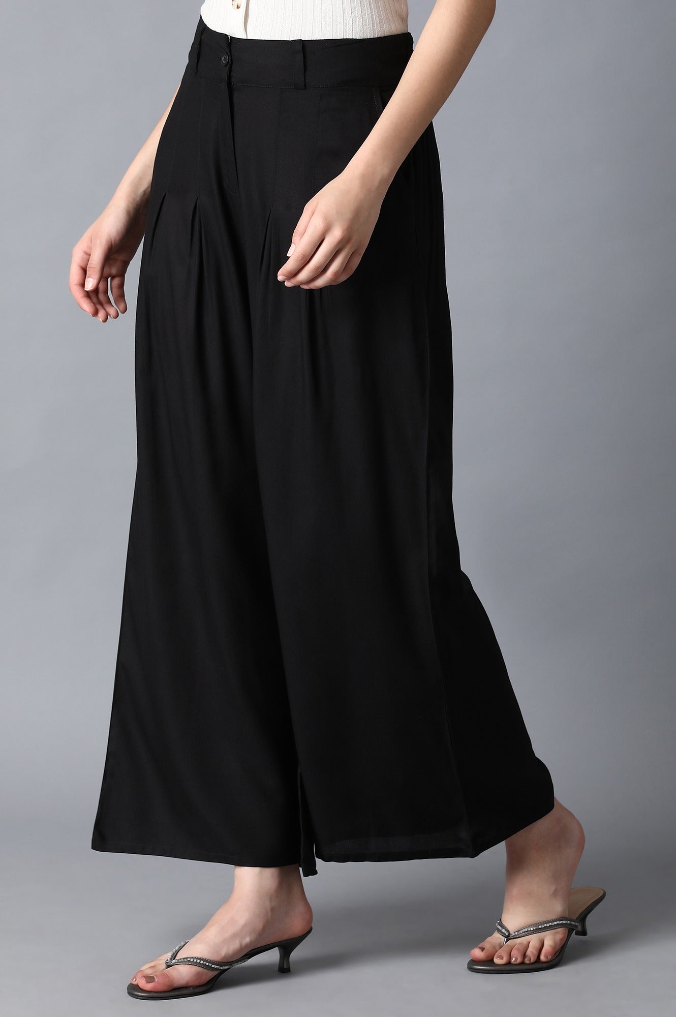 https://cdn.shopify.com/s/files/1/0722/3148/5636/files/20CRW260381-11249_3_f0f9840c-b8cd-4fda-95e7-a94d2fa292ce.jpg?v=1760597180