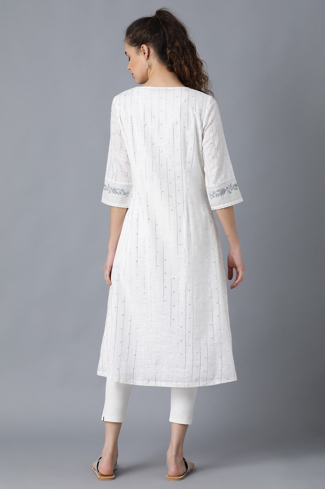 https://cdn.shopify.com/s/files/1/0722/3148/5636/files/20FEW12212-400049_2_dc3f05f9-1993-4192-acc9-5dc45ae0d8a7.jpg?v=1760465109