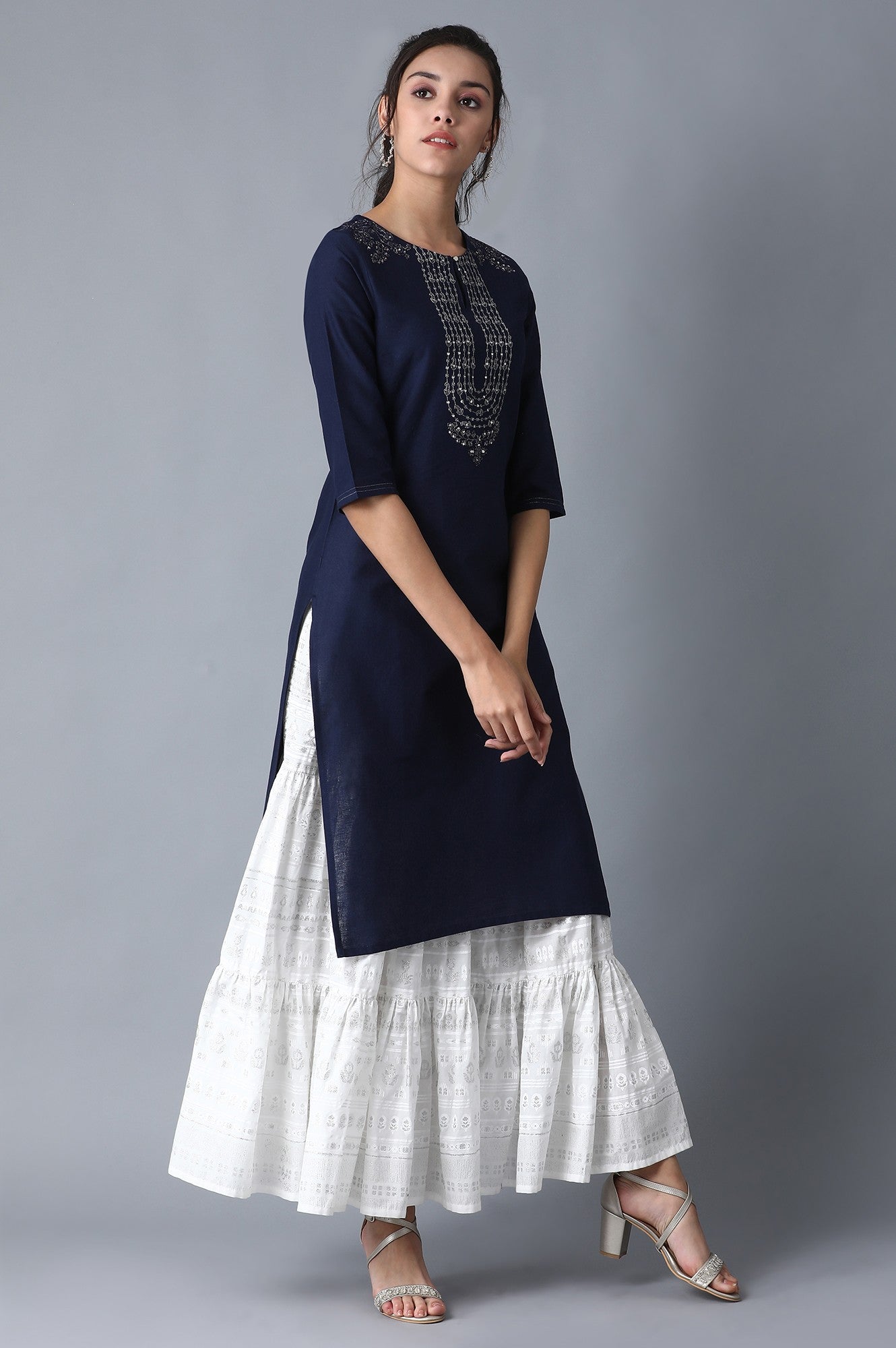 https://cdn.shopify.com/s/files/1/0722/3148/5636/files/20FEW12213-211788_4_d5e8fb1a-c2e6-473d-bcbd-00eaa5bce4c6.jpg?v=1760481334