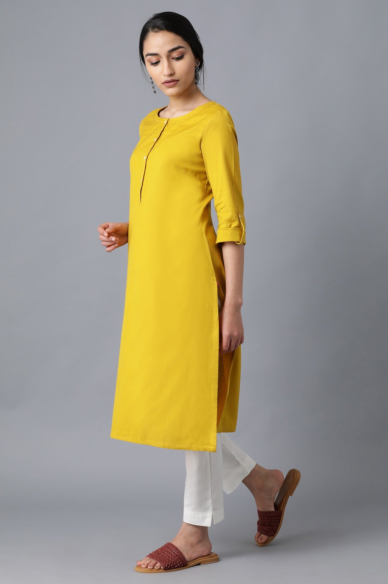 https://cdn.shopify.com/s/files/1/0722/3148/5636/files/20FEW13783-213740_3_4f11f16d-5414-4fd7-ba2a-d17852ef993d.jpg?v=1760484287