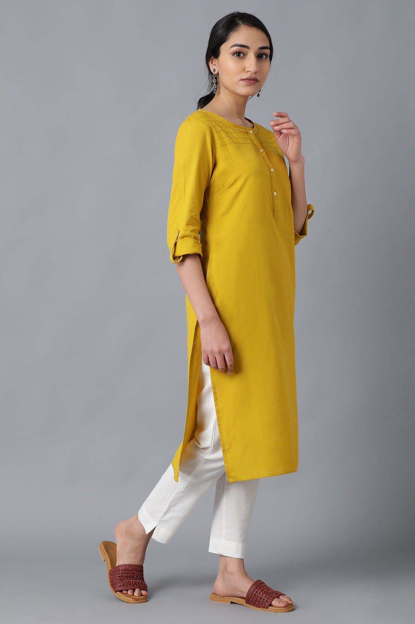 https://cdn.shopify.com/s/files/1/0722/3148/5636/files/20FEW13783-213740_4_facdbb12-2f21-4925-a5f7-a57c8e6d0d99.jpg?v=1760484287