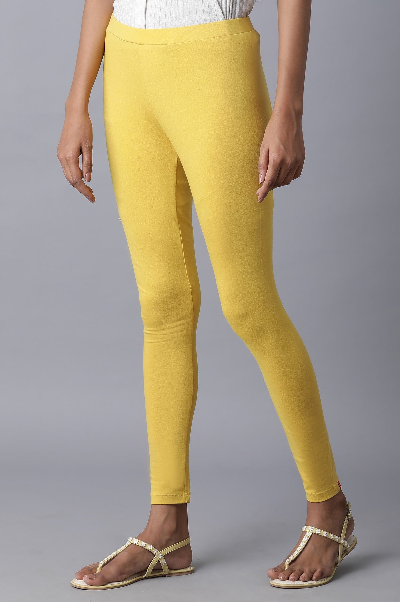 https://cdn.shopify.com/s/files/1/0722/3148/5636/files/20FEW60105-213778_3_25ccd5ab-23db-4552-aa33-42e1797a535f.jpg?v=1760603317