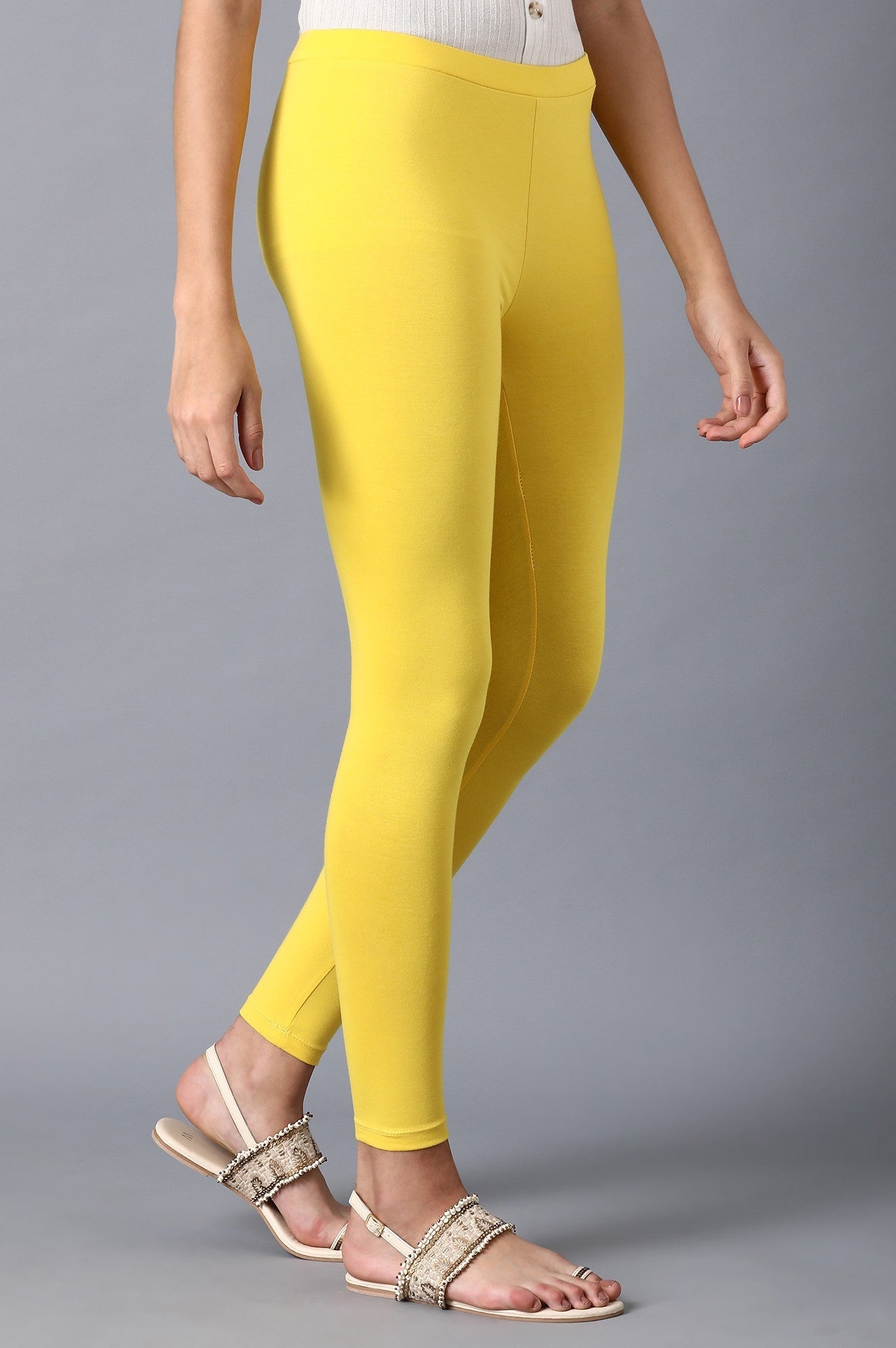 https://cdn.shopify.com/s/files/1/0722/3148/5636/files/20FEW60105-213908_4_ca937ab0-2c59-4f8e-a275-722ca58bfa9b.jpg?v=1760599302