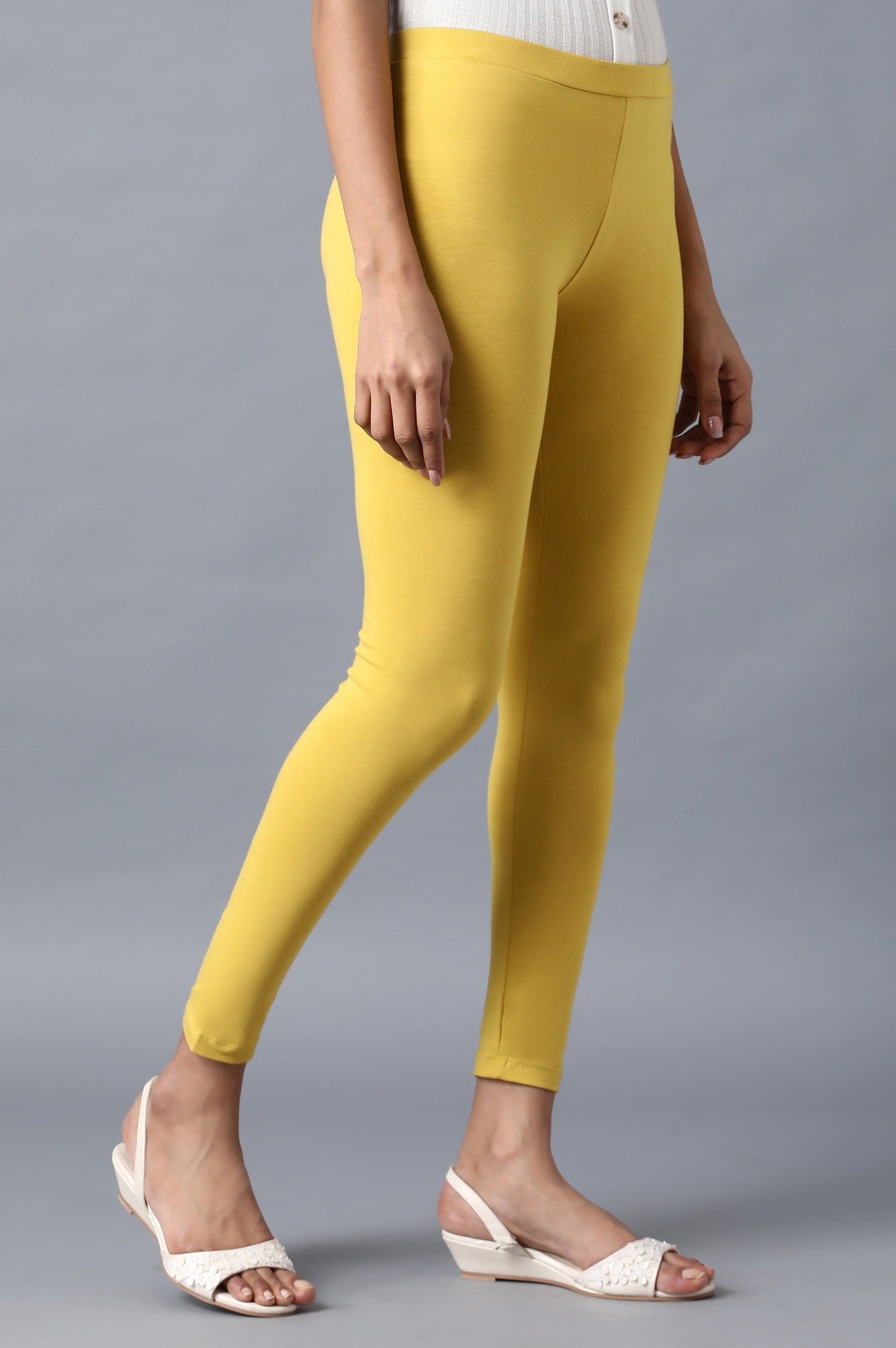 https://cdn.shopify.com/s/files/1/0722/3148/5636/files/20FEW60105-213911_4_04a64ff3-ecea-4725-95f2-d815e428eff3.jpg?v=1760597338