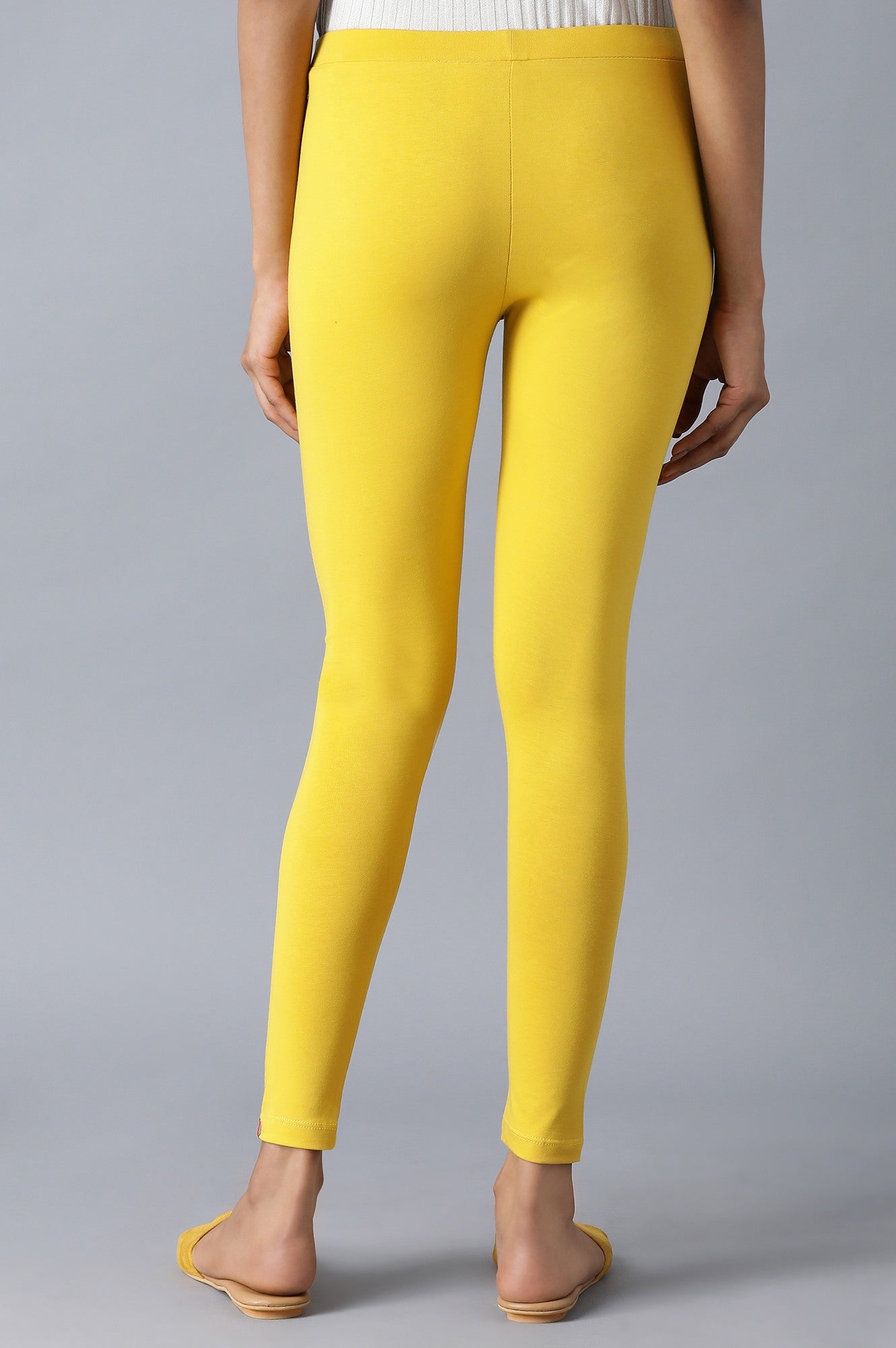 https://cdn.shopify.com/s/files/1/0722/3148/5636/files/20FEW60105-213914_2_2d4cc7aa-b430-4240-bd67-89d8615cab76.jpg?v=1760607415