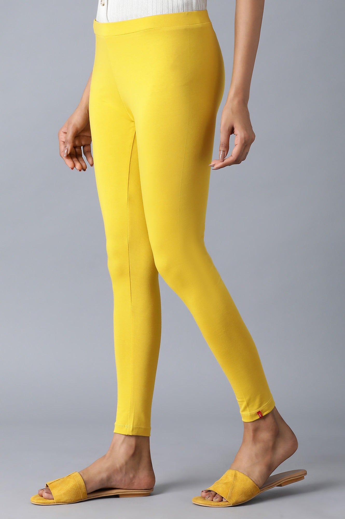 https://cdn.shopify.com/s/files/1/0722/3148/5636/files/20FEW60105-213914_3_fde9e0e6-7822-4533-86f5-08dbc0fc7b92.jpg?v=1760607415