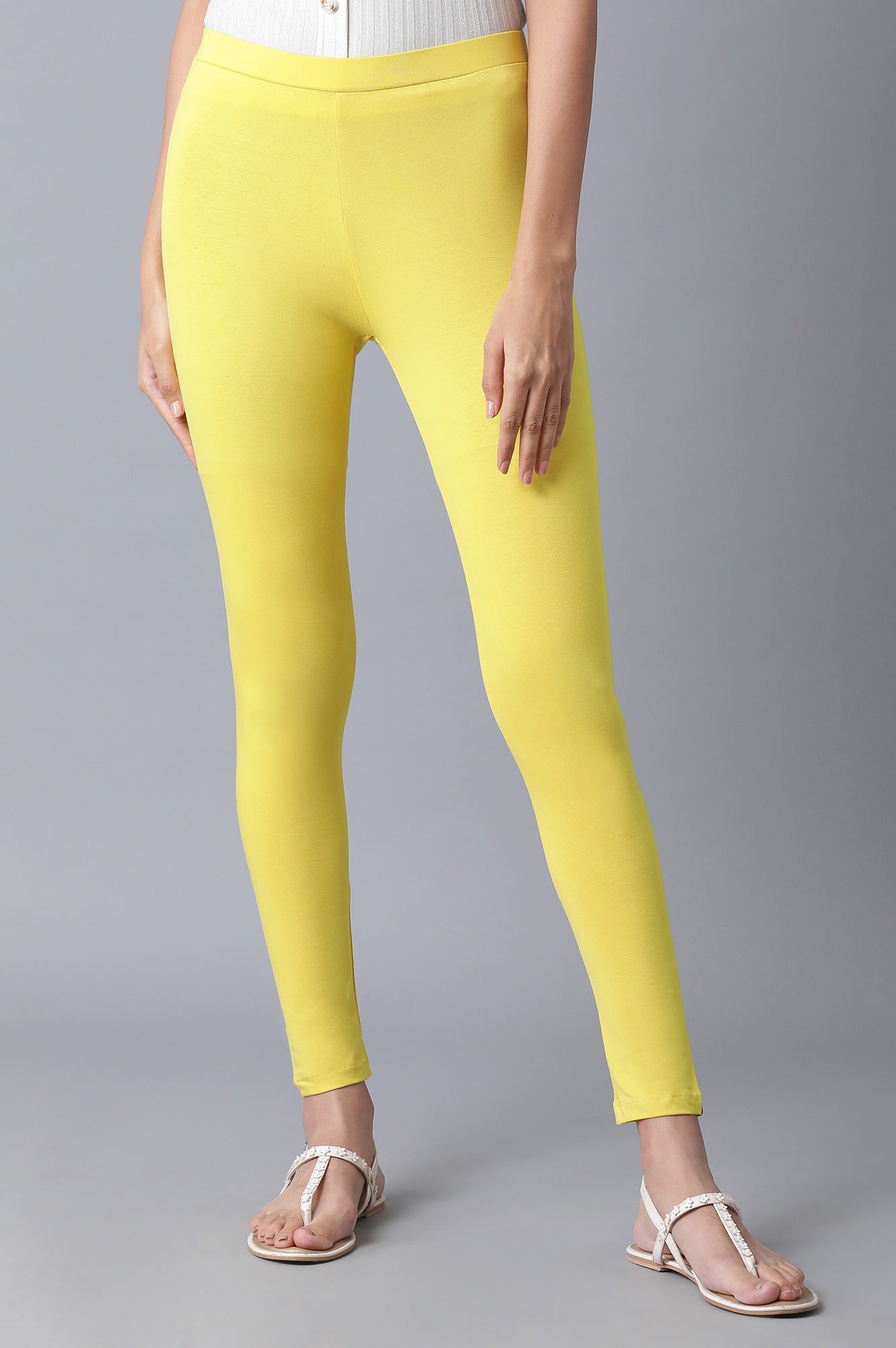 https://cdn.shopify.com/s/files/1/0722/3148/5636/files/20FEW60105-213919_1_062a7637-7b32-43ae-b0f0-a32b4e0a1839.jpg?v=1760597359