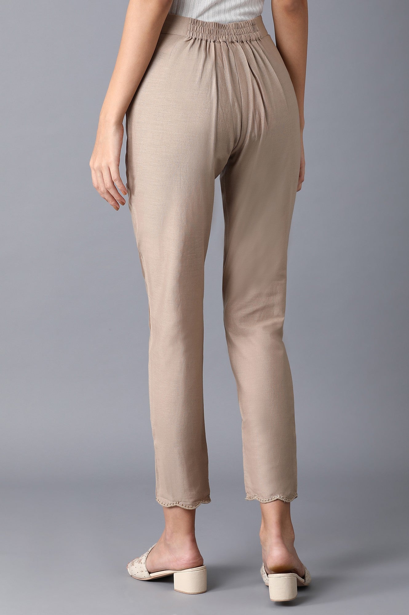 https://cdn.shopify.com/s/files/1/0722/3148/5636/files/20FEW60549-213569_2_482fbfad-e2db-4f58-b992-6d4ac3706403.jpg?v=1760485429