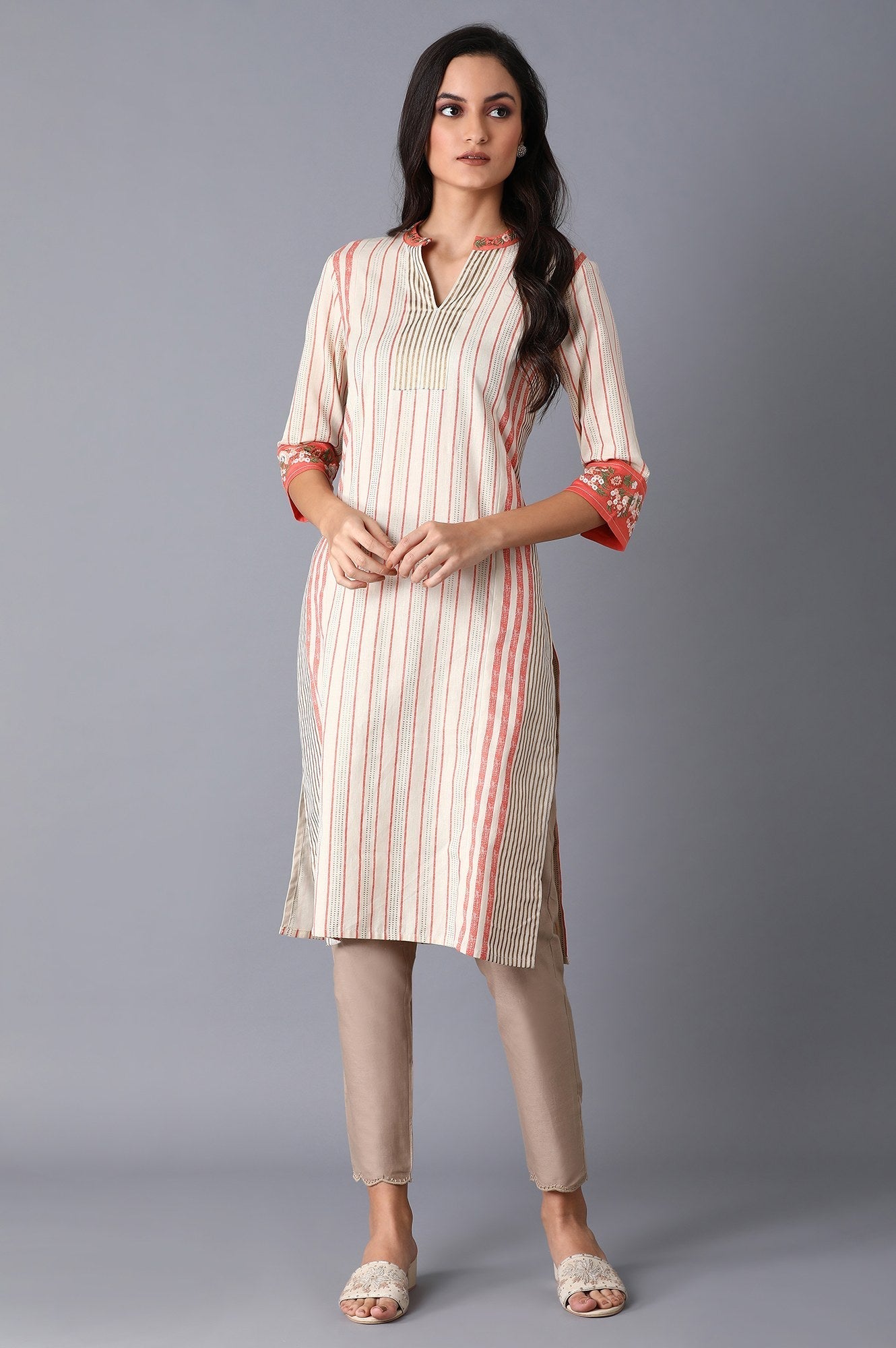 https://cdn.shopify.com/s/files/1/0722/3148/5636/files/20FEW60549-213569_5_339f77af-cf5d-4f8c-af07-8d24d9e7c8f4.jpg?v=1760485429