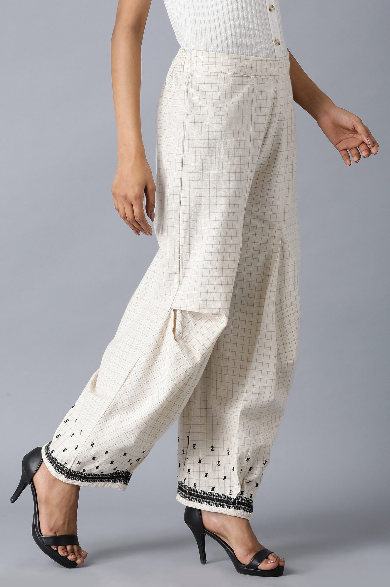 https://cdn.shopify.com/s/files/1/0722/3148/5636/files/20FEW60868-311190_4_a7ac70e6-ecee-4274-a6b0-40dce2aa5992.jpg?v=1760603127