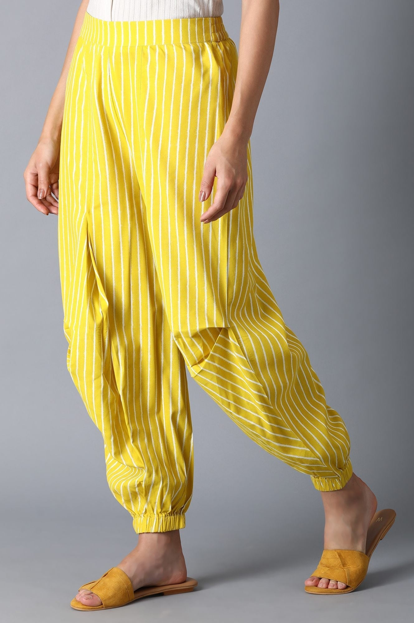 https://cdn.shopify.com/s/files/1/0722/3148/5636/files/20FEW60883-114031_3.jpg?v=1760484856