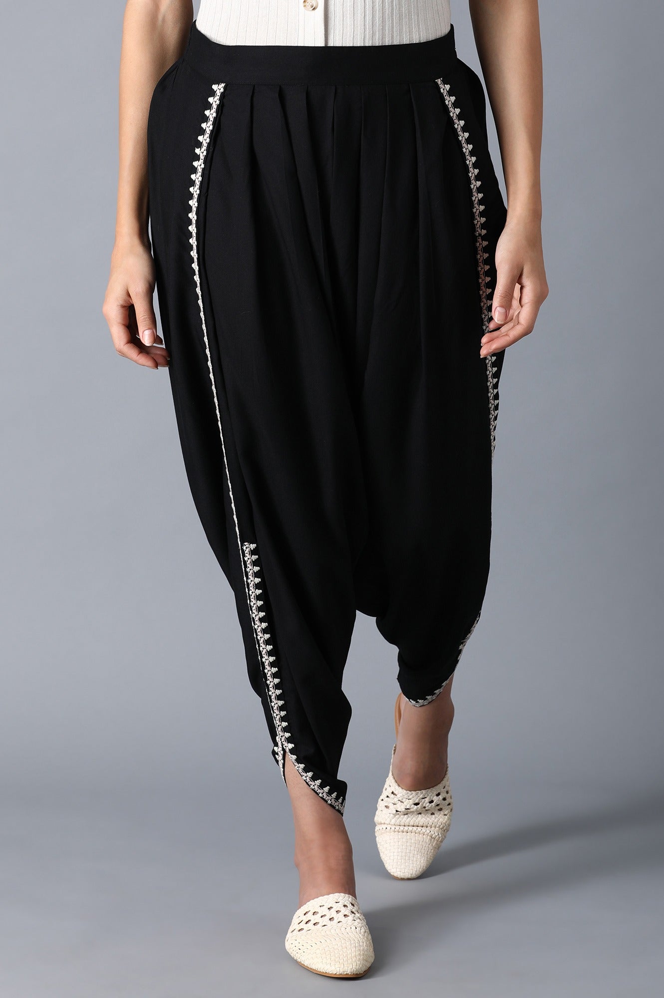 https://cdn.shopify.com/s/files/1/0722/3148/5636/files/20FEW60912-213277_1.jpg?v=1760483987