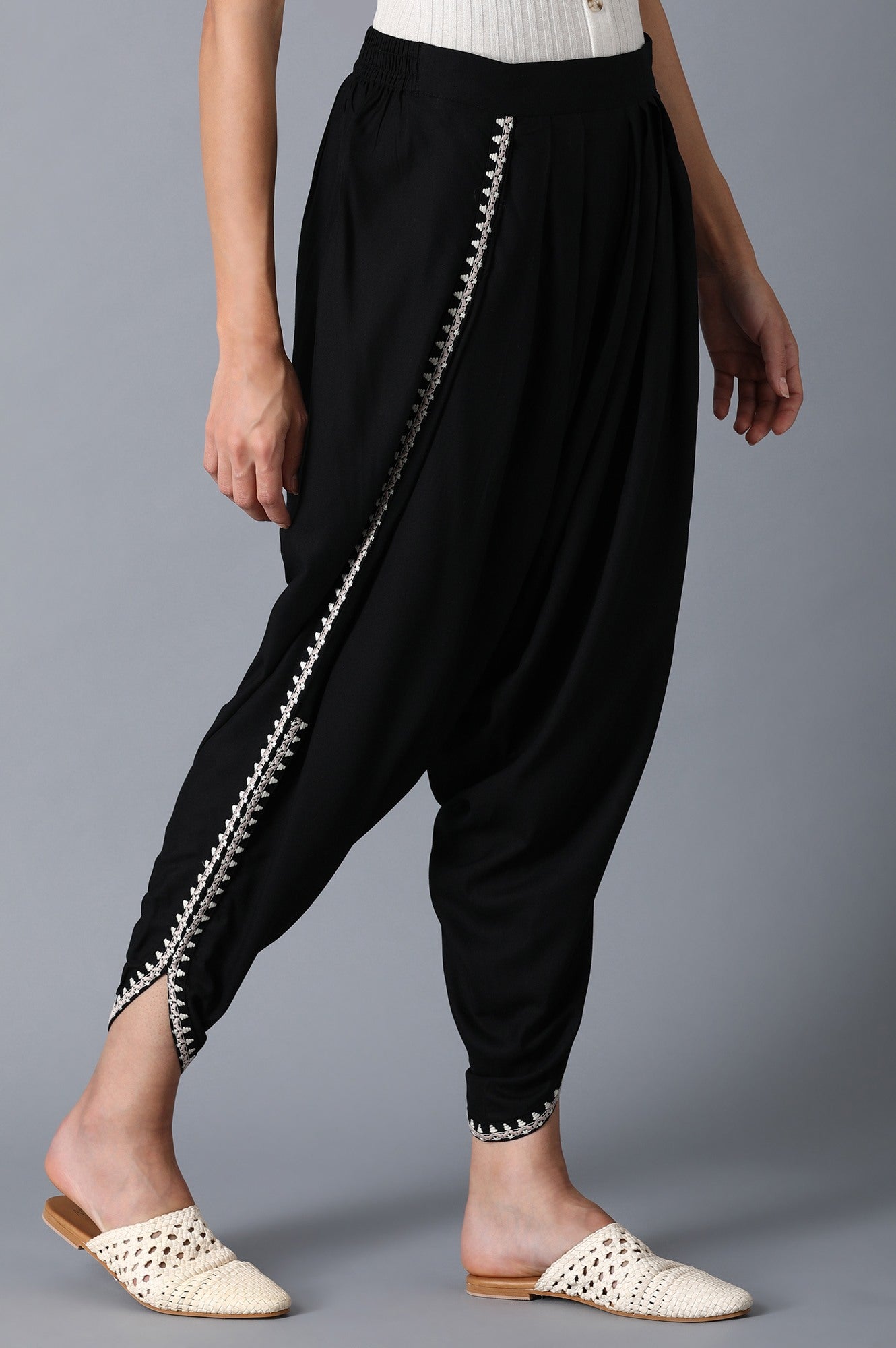https://cdn.shopify.com/s/files/1/0722/3148/5636/files/20FEW60912-213277_4.jpg?v=1760483987