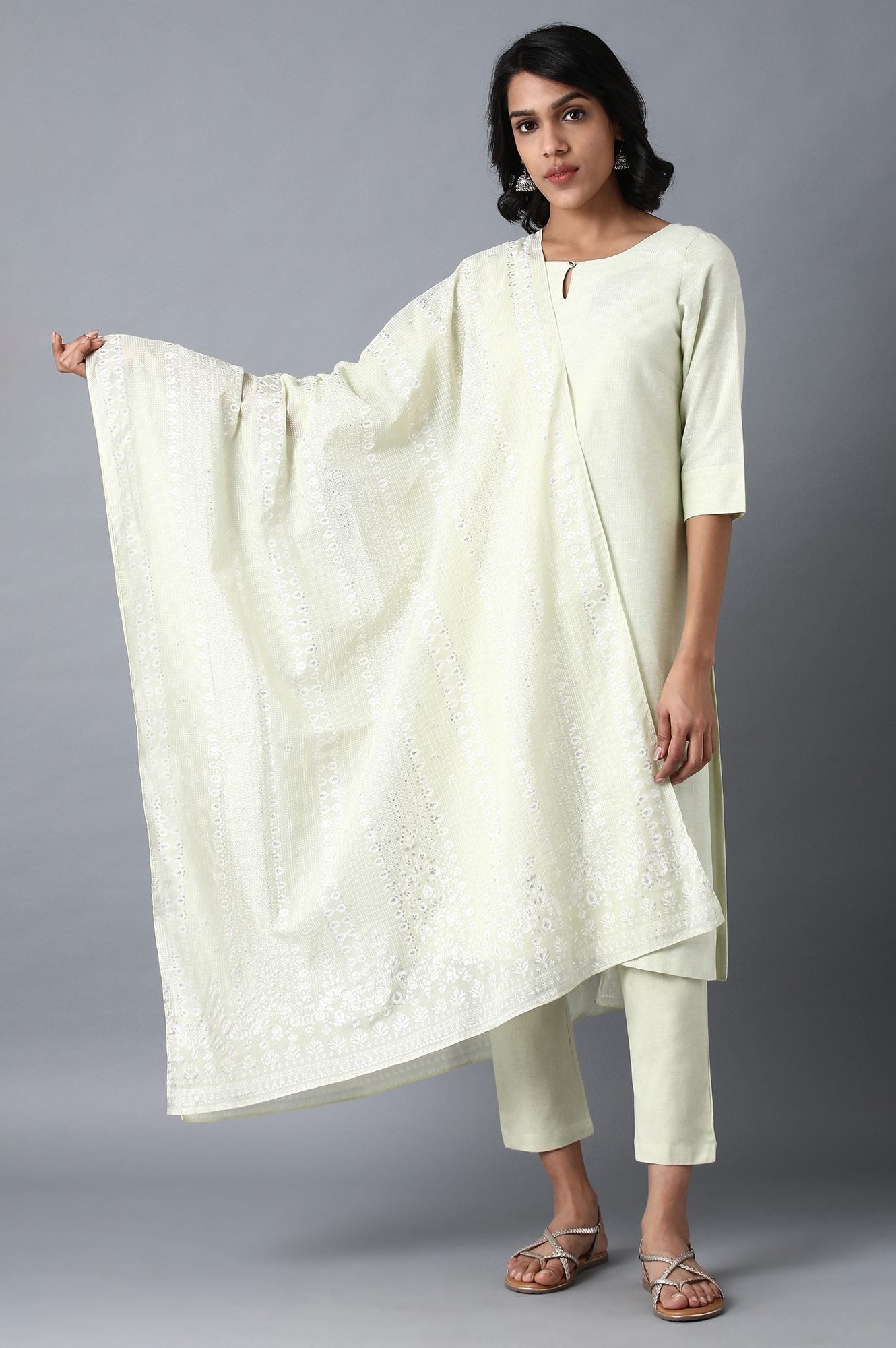 https://cdn.shopify.com/s/files/1/0722/3148/5636/files/20FEW80606-114144_1_5be8a855-cd9a-42c8-97b3-1a93ed09c411.jpg?v=1760597373