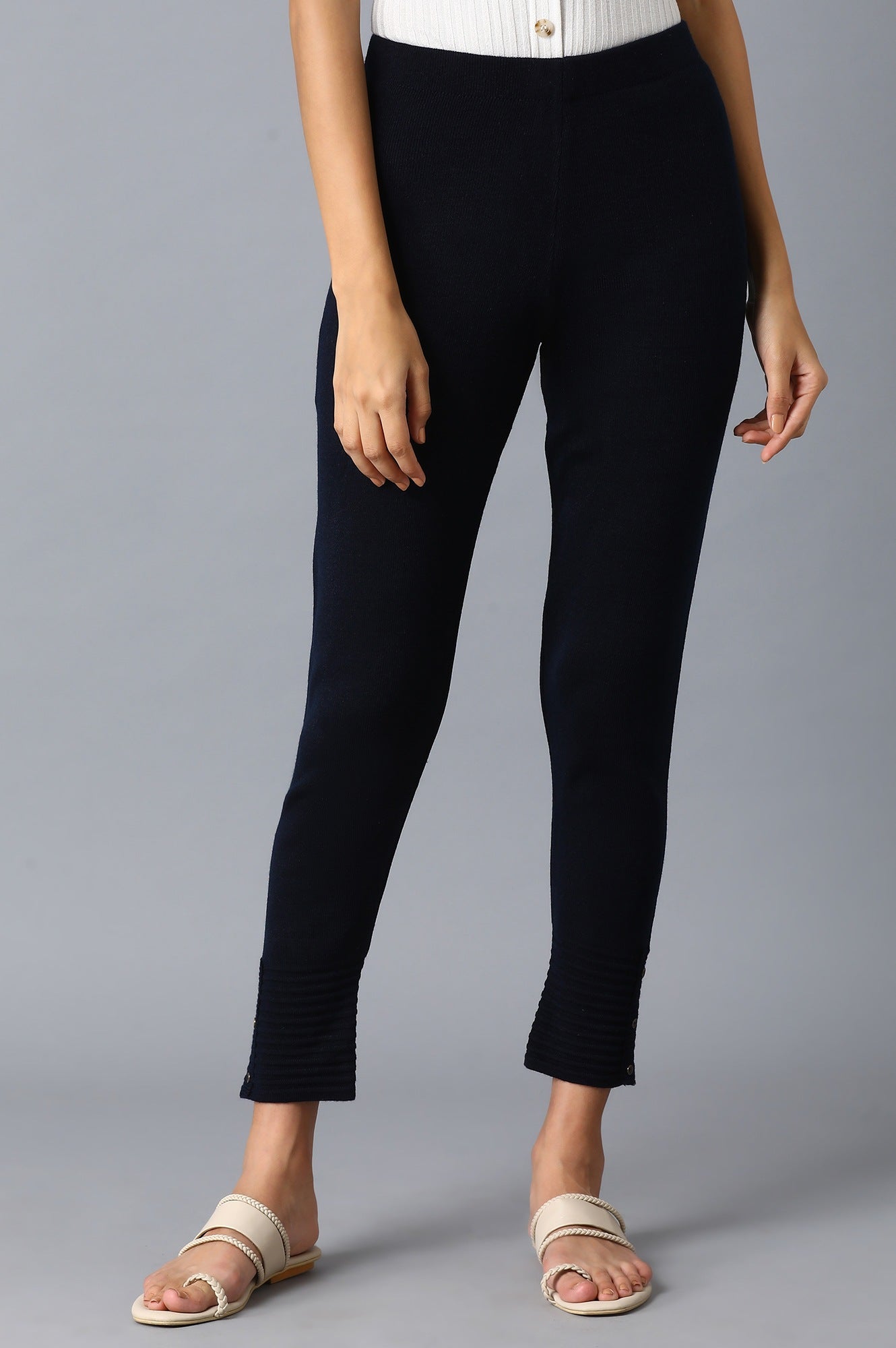 https://cdn.shopify.com/s/files/1/0722/3148/5636/files/20NOW60421-212149_1_3fdc2557-aed0-4608-b573-afbdc593b2c9.jpg?v=1760597499
