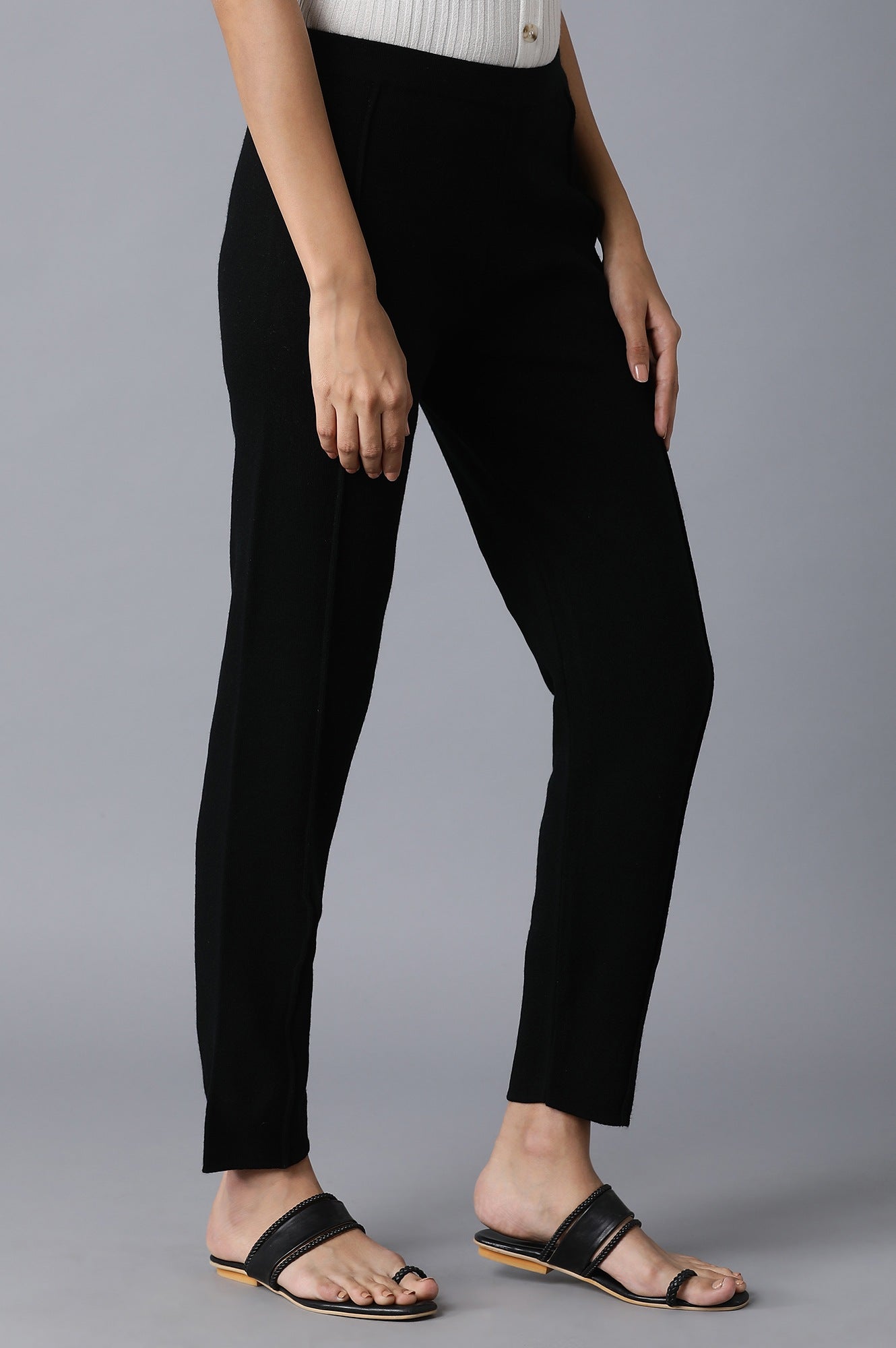 https://cdn.shopify.com/s/files/1/0722/3148/5636/files/20NOW60424-212120_4_a23f96ea-8e59-4716-89d6-3f0075e0b3e7.jpg?v=1760597501