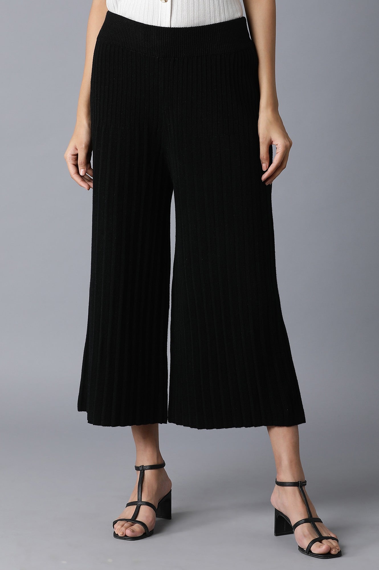 https://cdn.shopify.com/s/files/1/0722/3148/5636/files/20NOW61180-212120_1_accb2bd7-d92a-4d7e-a62f-82a7f2c51189.jpg?v=1760598398