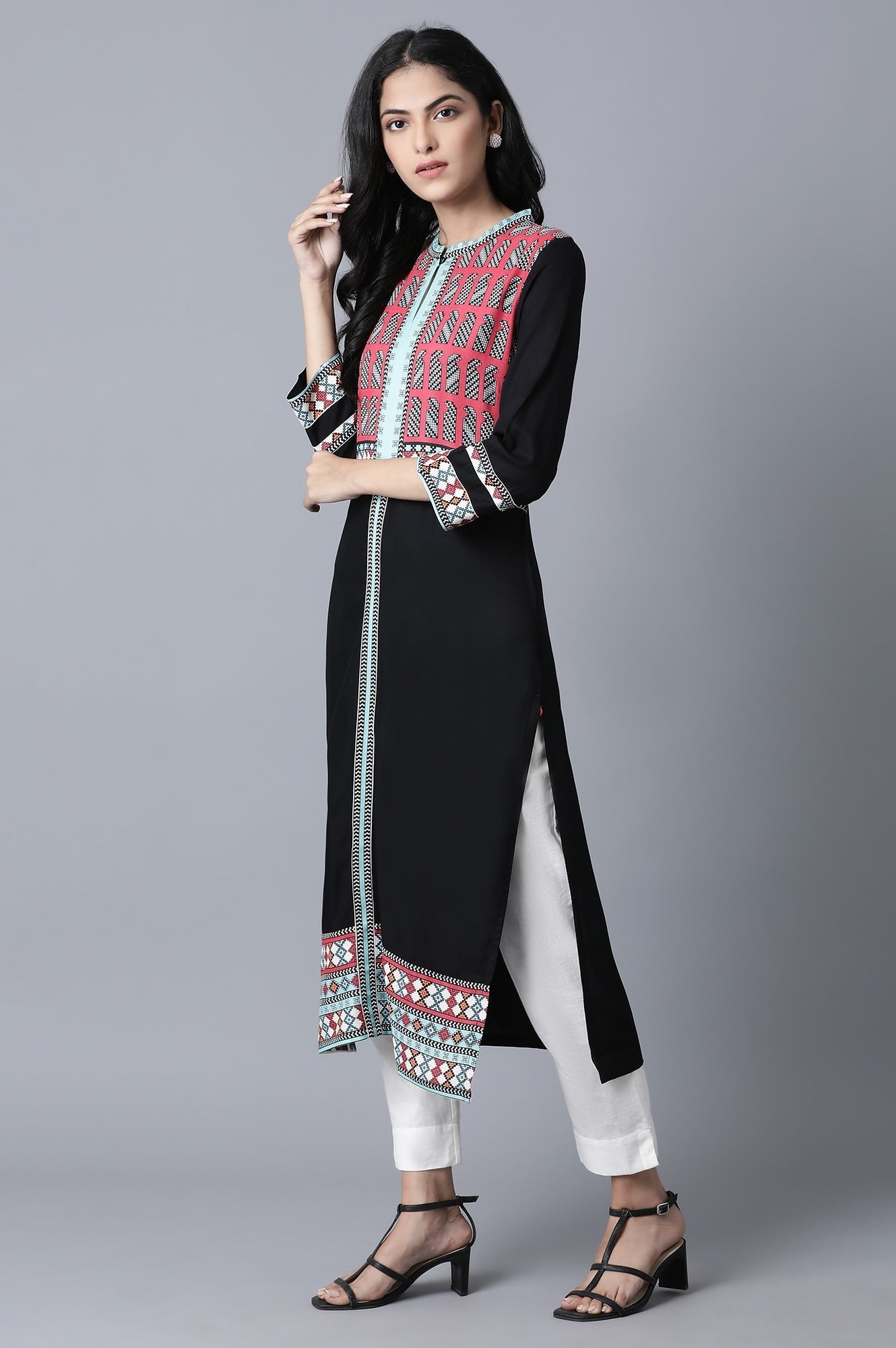 https://cdn.shopify.com/s/files/1/0722/3148/5636/files/20SKW15892-C1843_3.jpg?v=1760485179