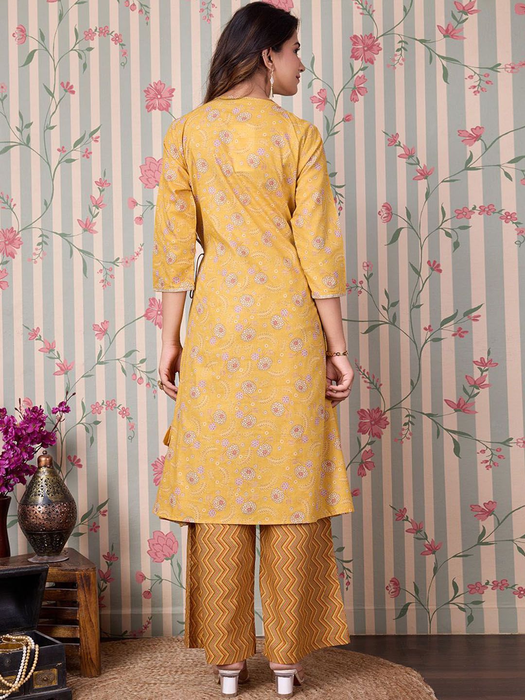 Ode by House of Pataudi Floral Printed Regular Pure Cotton Kurta with Trousers & Dupatta - Distacart