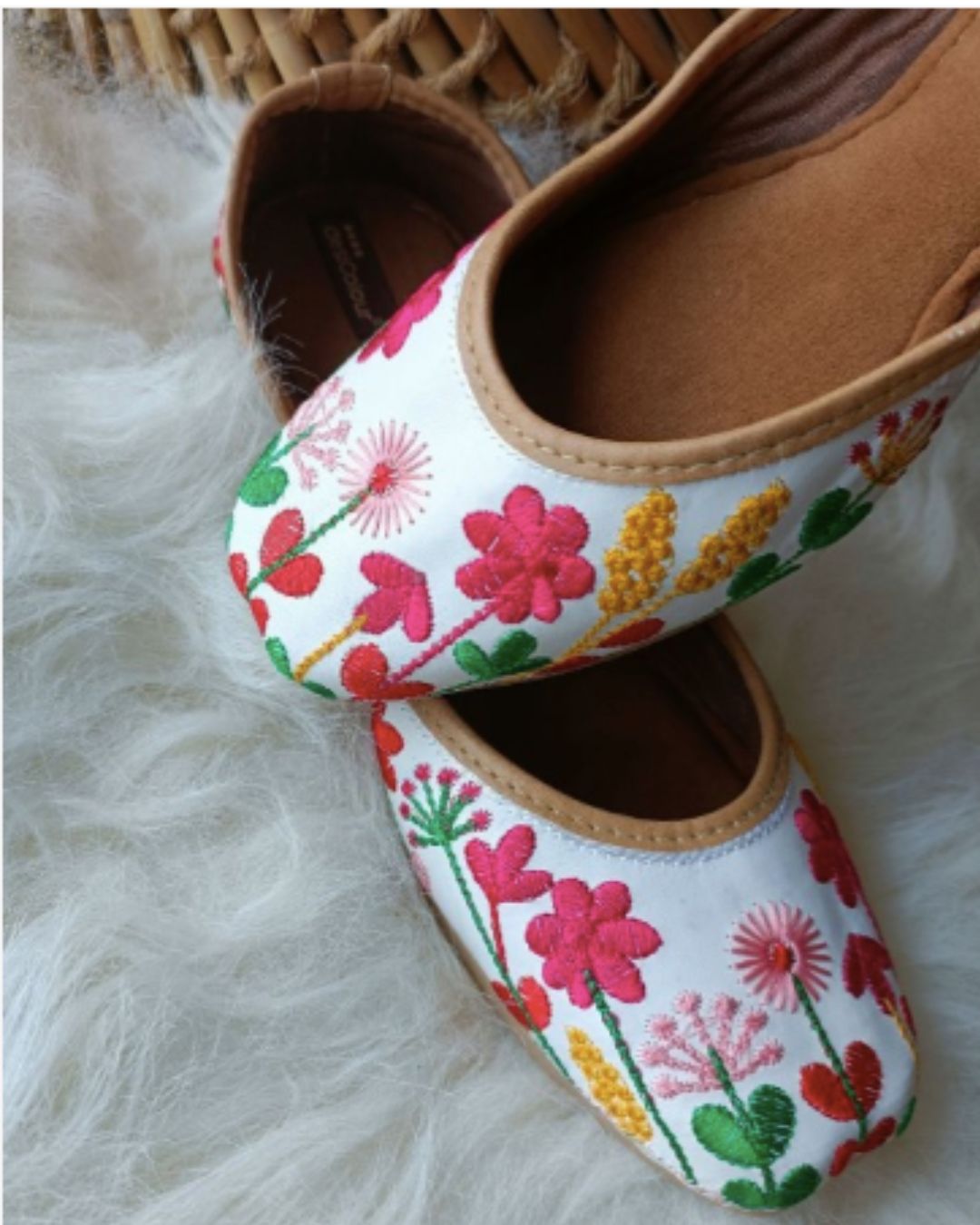 Desi Colour Women Indian Ethnic Footwear-Embellished White Forest Mojari - Distacart