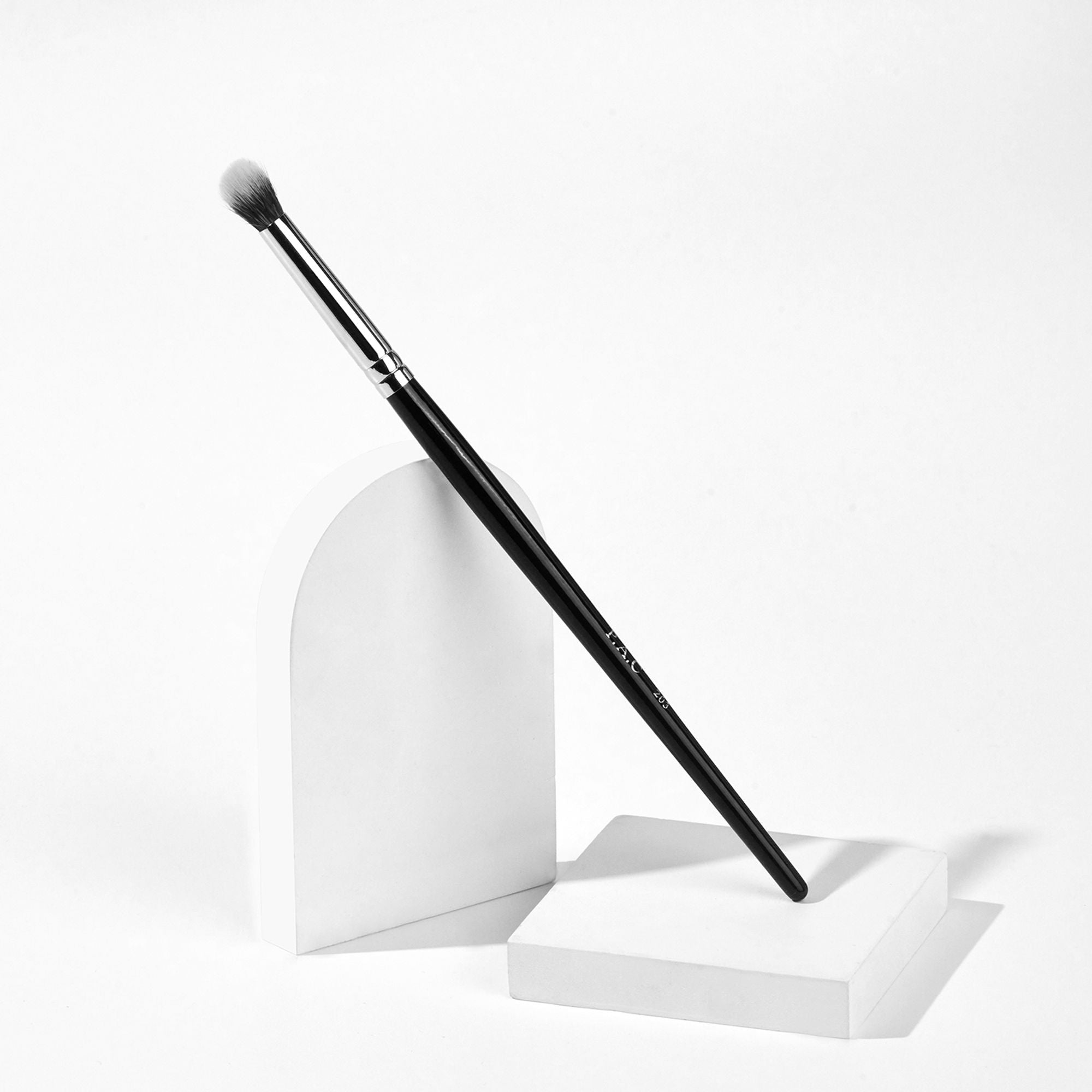 PAC Studio Blending Eyeshadow Brush - 203 - Distacart